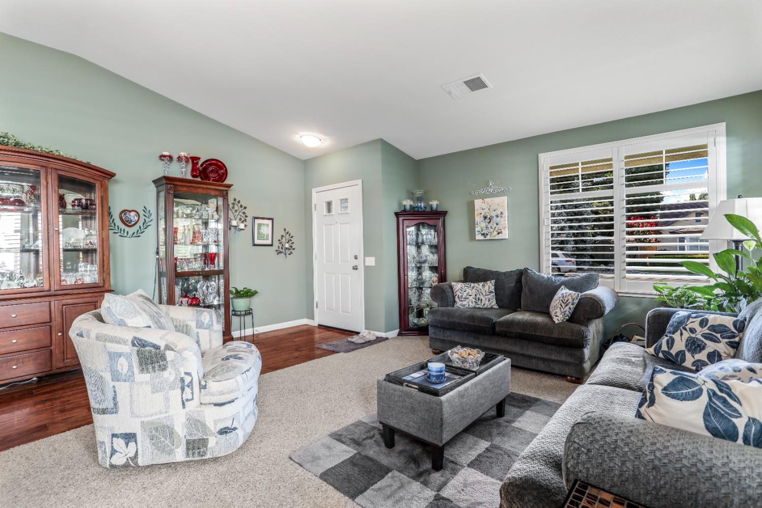 Detail Gallery Image 8 of 38 For 2545 Rose Hill Ln, Riverbank,  CA 95367 - 4 Beds | 2/1 Baths