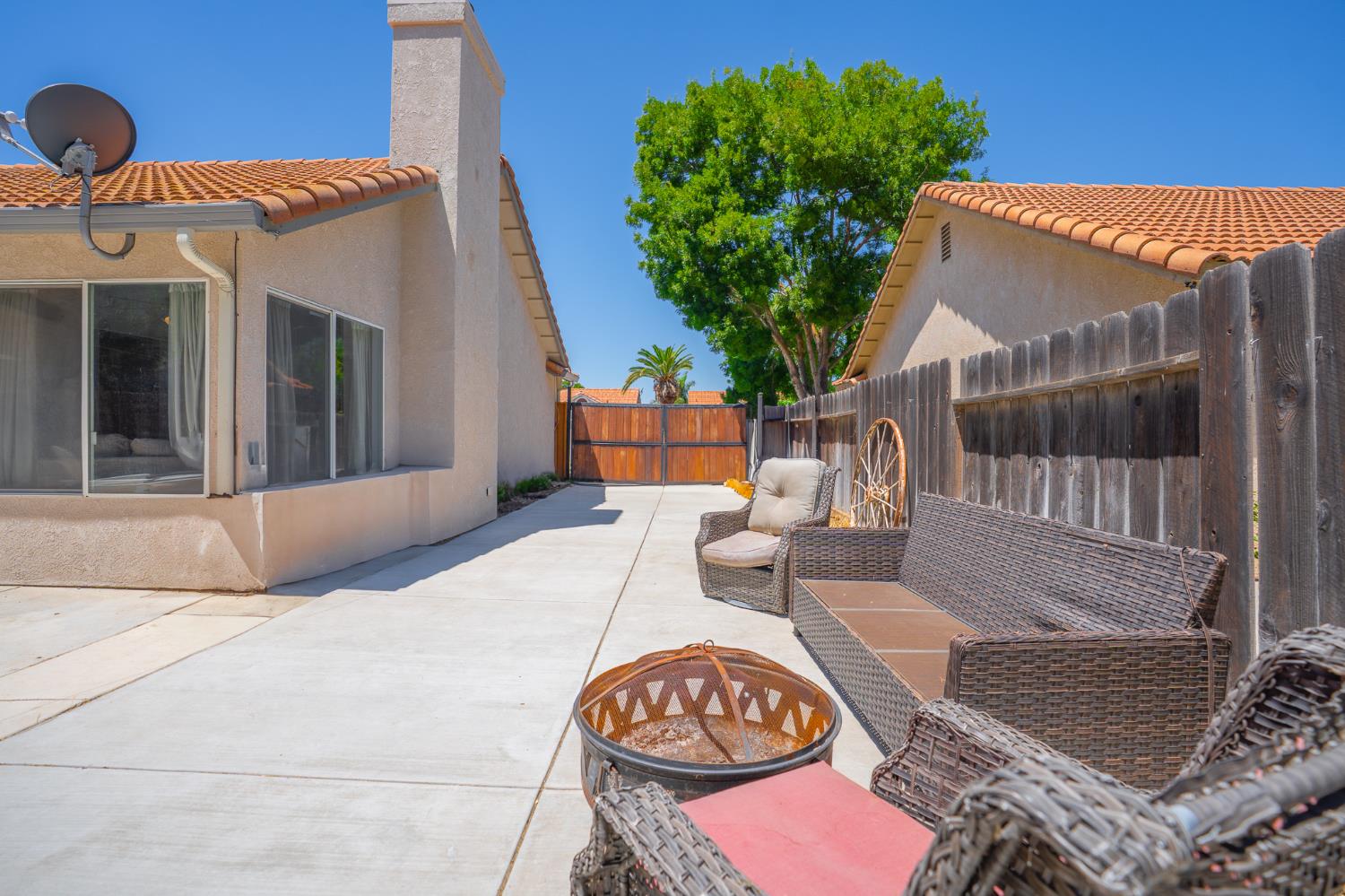Detail Gallery Image 14 of 16 For 2062 Hastings Dr, Los Banos,  CA 93635 - 3 Beds | 2 Baths