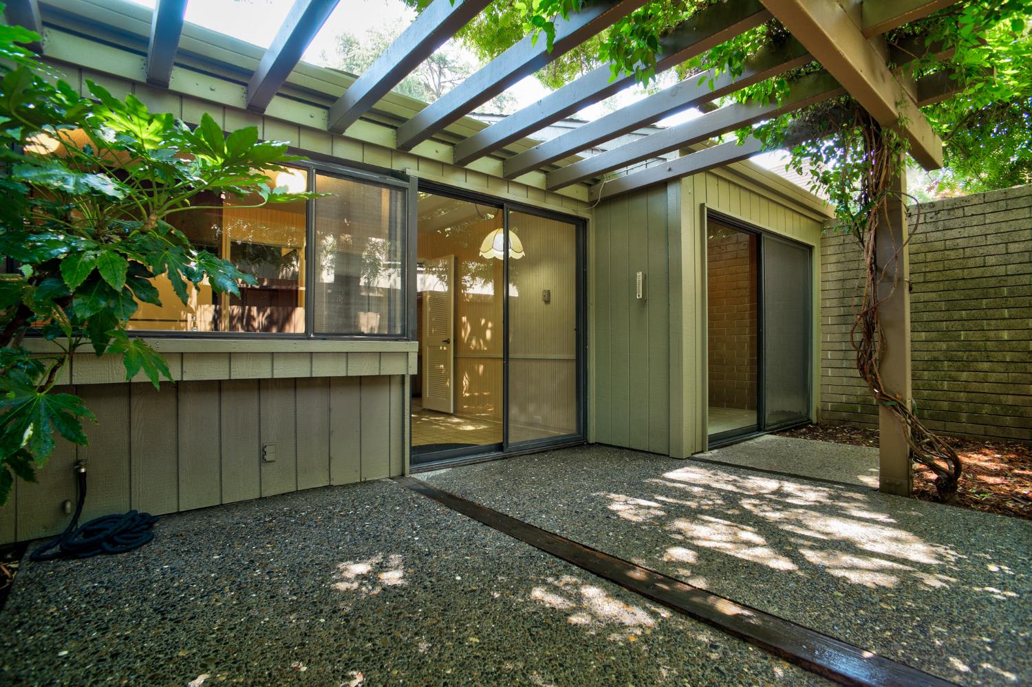 Detail Gallery Image 16 of 40 For 401 Dunbarton Cir, Sacramento,  CA 95825 - 3 Beds | 2 Baths