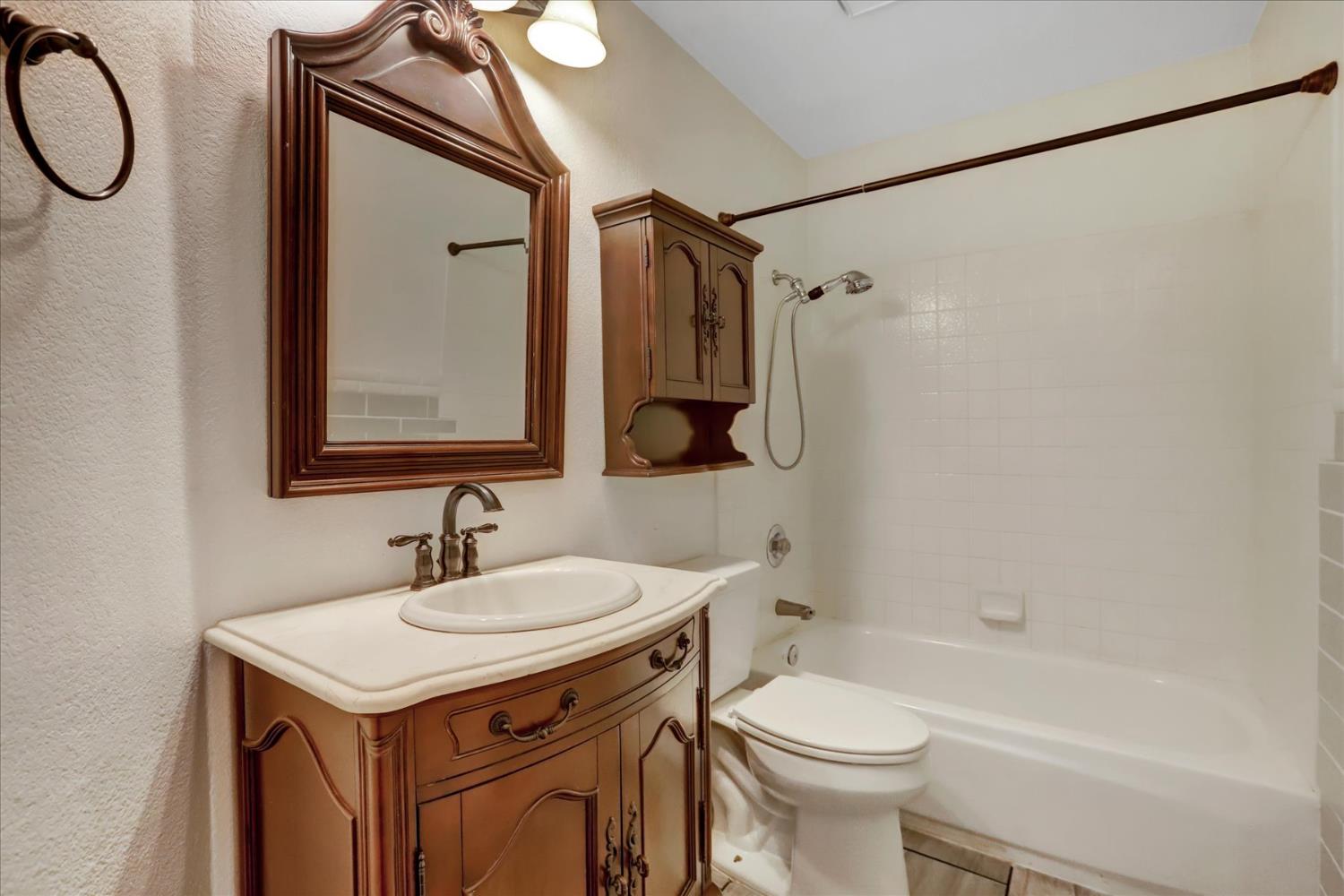 Detail Gallery Image 36 of 85 For 5809 Laguna Quail Way, Elk Grove,  CA 95758 - 4 Beds | 3 Baths
