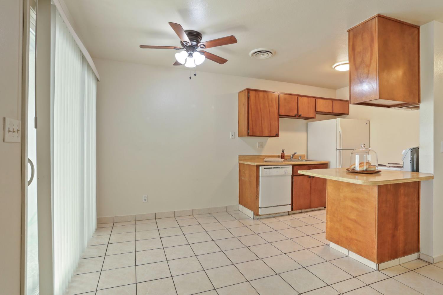 Detail Gallery Image 8 of 31 For 201 Woodrow Ave #20,  Modesto,  CA 95350 - 2 Beds | 1 Baths