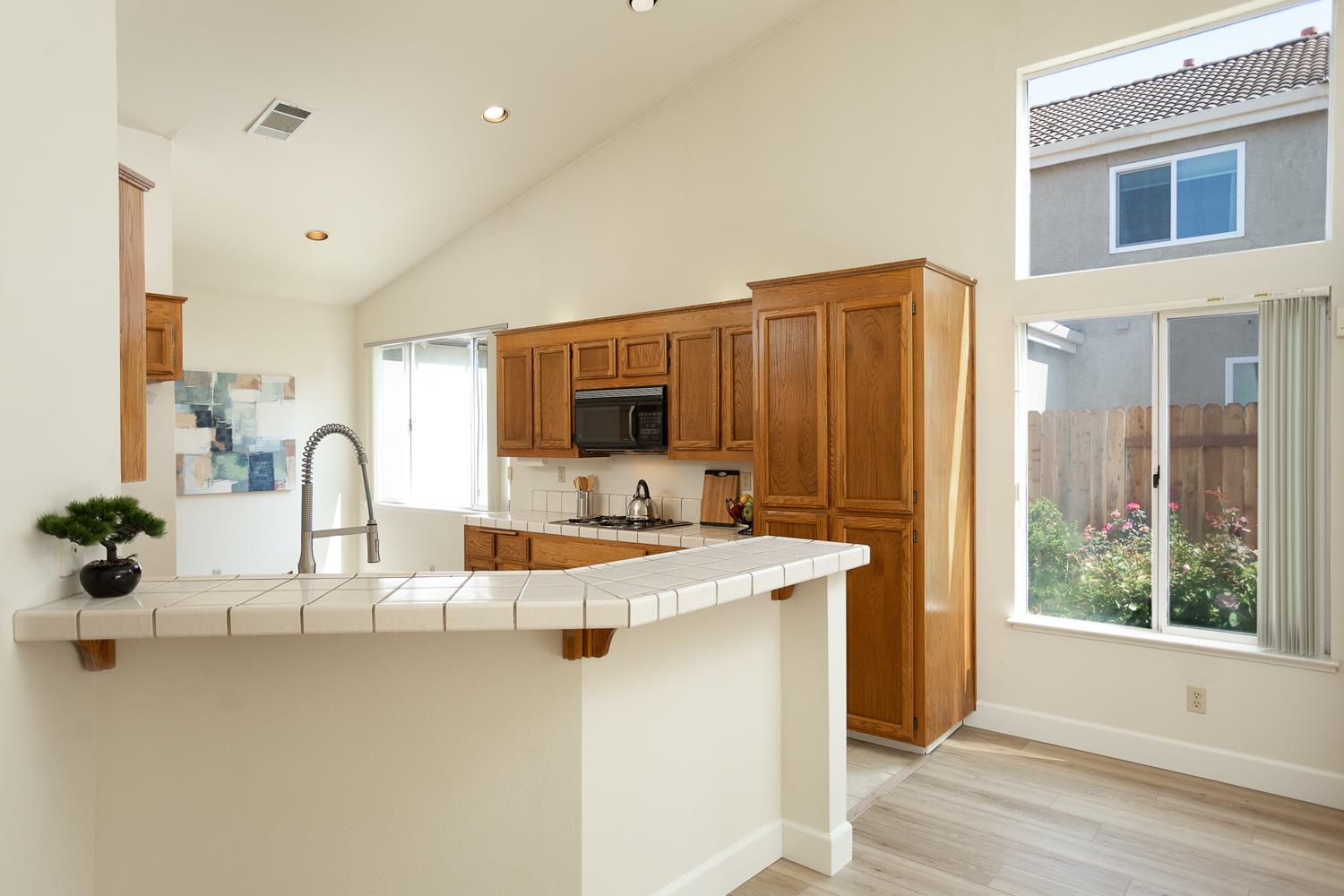 Detail Gallery Image 11 of 35 For 1738 Meadowlark Way, Yuba City,  CA 95993 - 4 Beds | 2 Baths