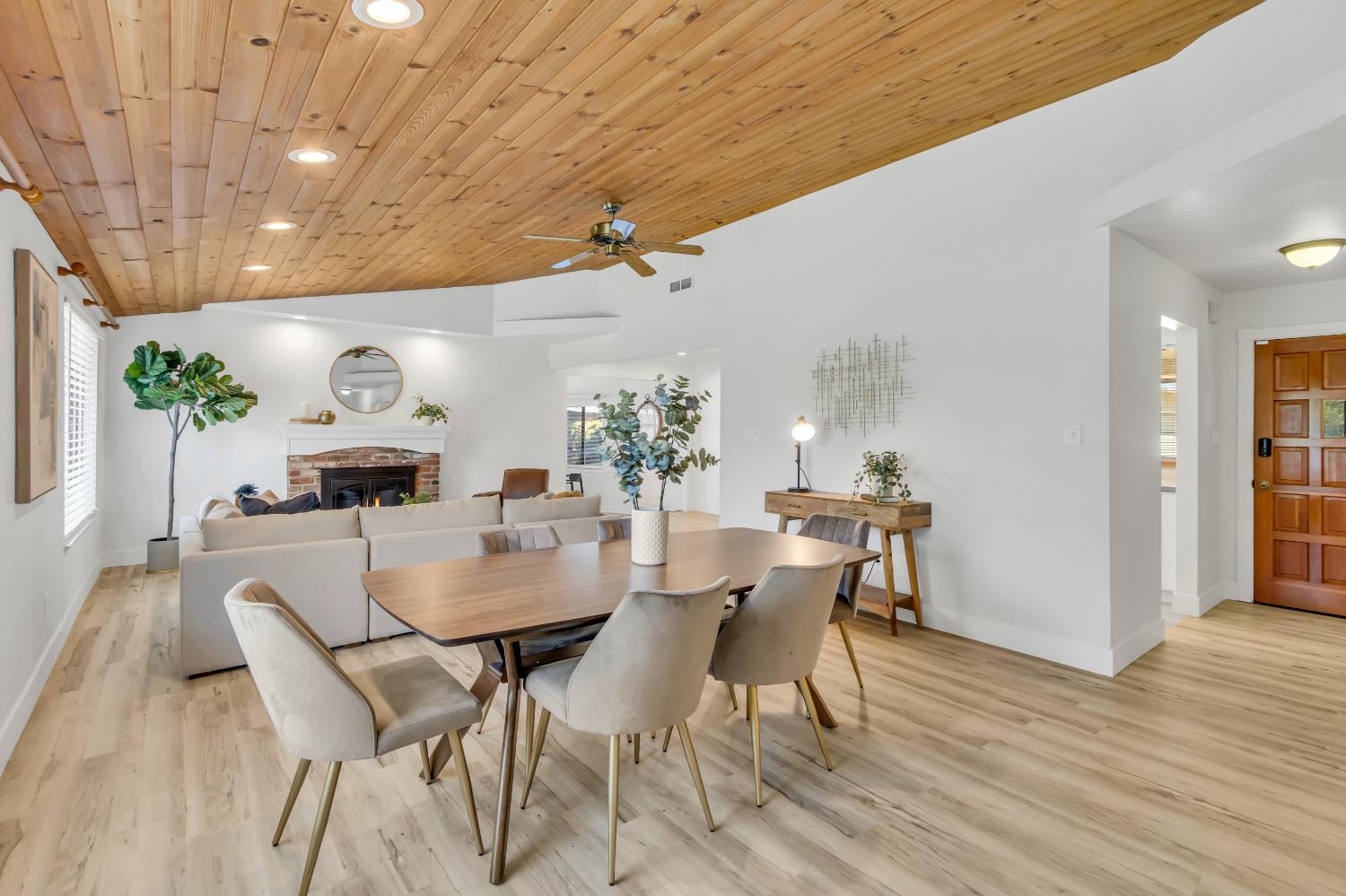 Detail Gallery Image 8 of 60 For 5019 Bowman Oaks, Carmichael,  CA 95608 - 3 Beds | 2 Baths