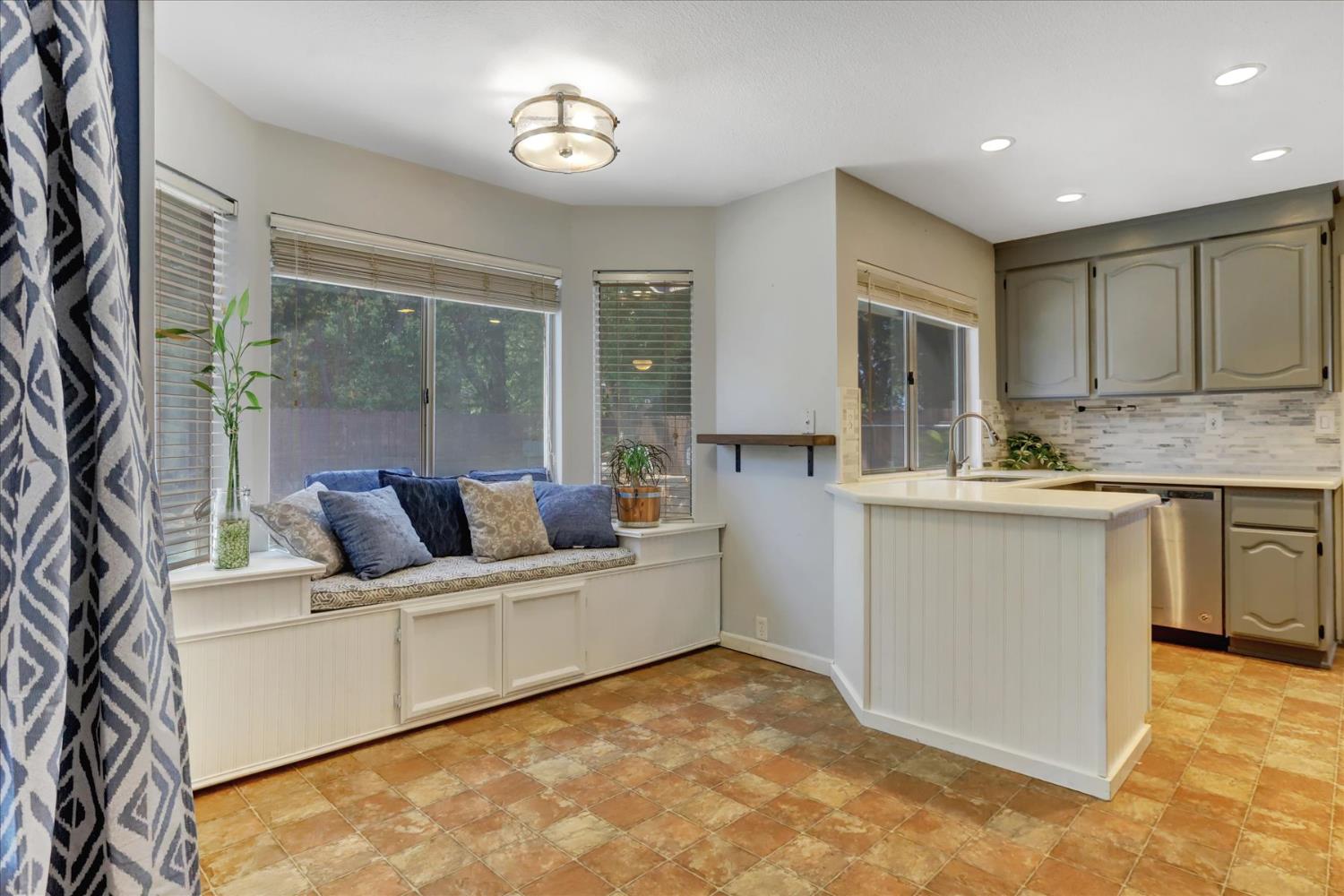 Detail Gallery Image 24 of 85 For 5809 Laguna Quail Way, Elk Grove,  CA 95758 - 4 Beds | 3 Baths