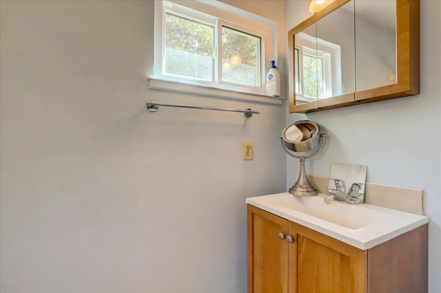 Detail Gallery Image 18 of 53 For 19119 John Born Rd, Penn Valley,  CA 95946 - 3 Beds | 2 Baths