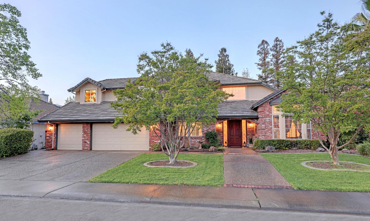 Detail Gallery Image 1 of 57 For 9065 Approach Ct, Fair Oaks,  CA 95628 - 4 Beds | 3 Baths