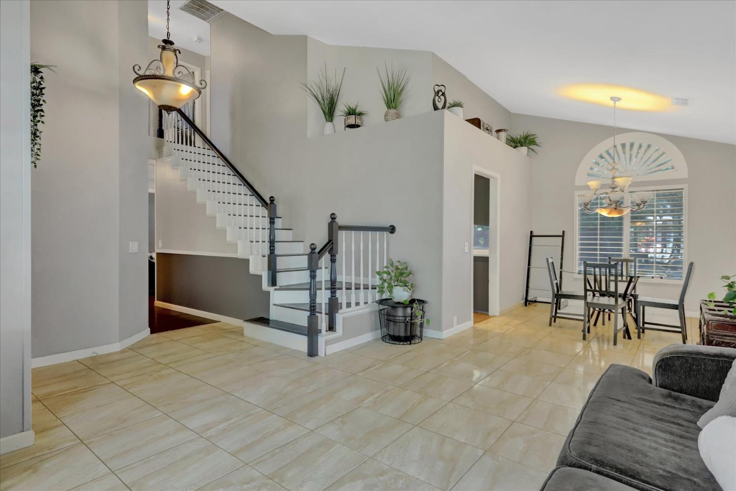 Detail Gallery Image 6 of 85 For 5809 Laguna Quail Way, Elk Grove,  CA 95758 - 4 Beds | 3 Baths