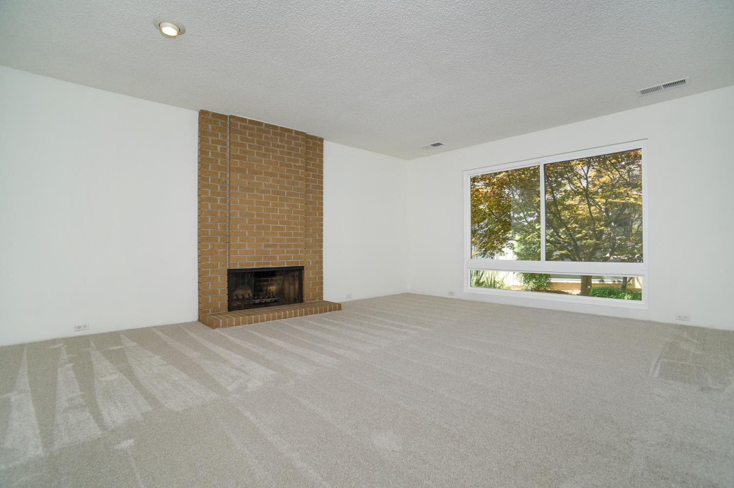 Detail Gallery Image 6 of 40 For 401 Dunbarton Cir, Sacramento,  CA 95825 - 3 Beds | 2 Baths