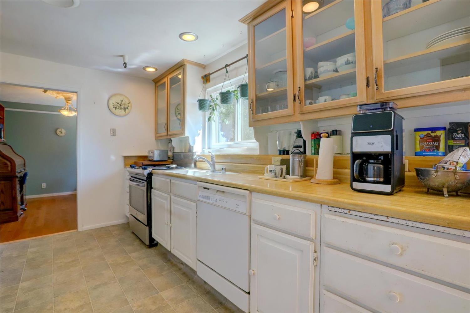 Detail Gallery Image 9 of 53 For 19119 John Born Rd, Penn Valley,  CA 95946 - 3 Beds | 2 Baths