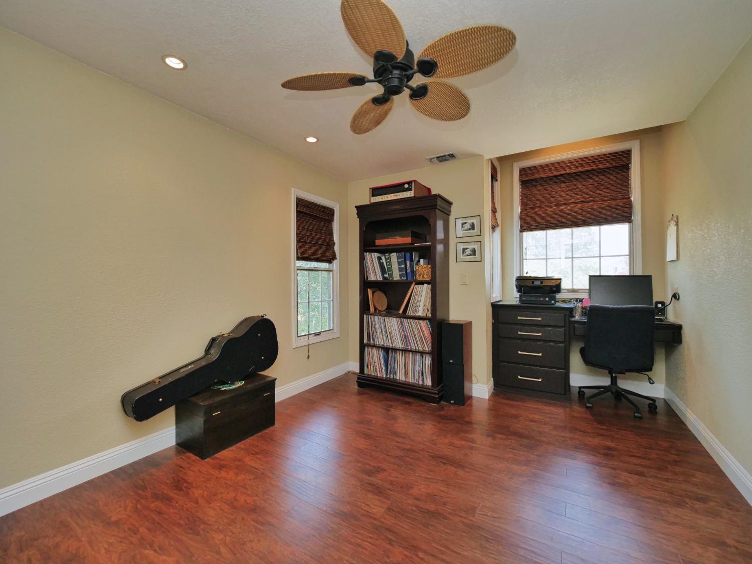 Detail Gallery Image 23 of 37 For 9736 Snowberry Way, Orangevale,  CA 95662 - 4 Beds | 2/1 Baths