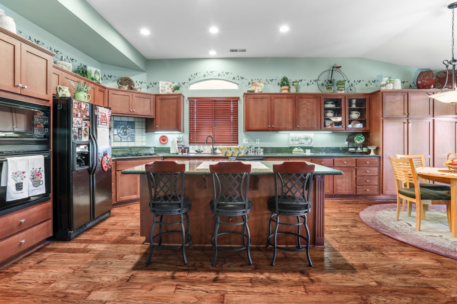 Detail Gallery Image 11 of 38 For 2545 Rose Hill Ln, Riverbank,  CA 95367 - 4 Beds | 2/1 Baths