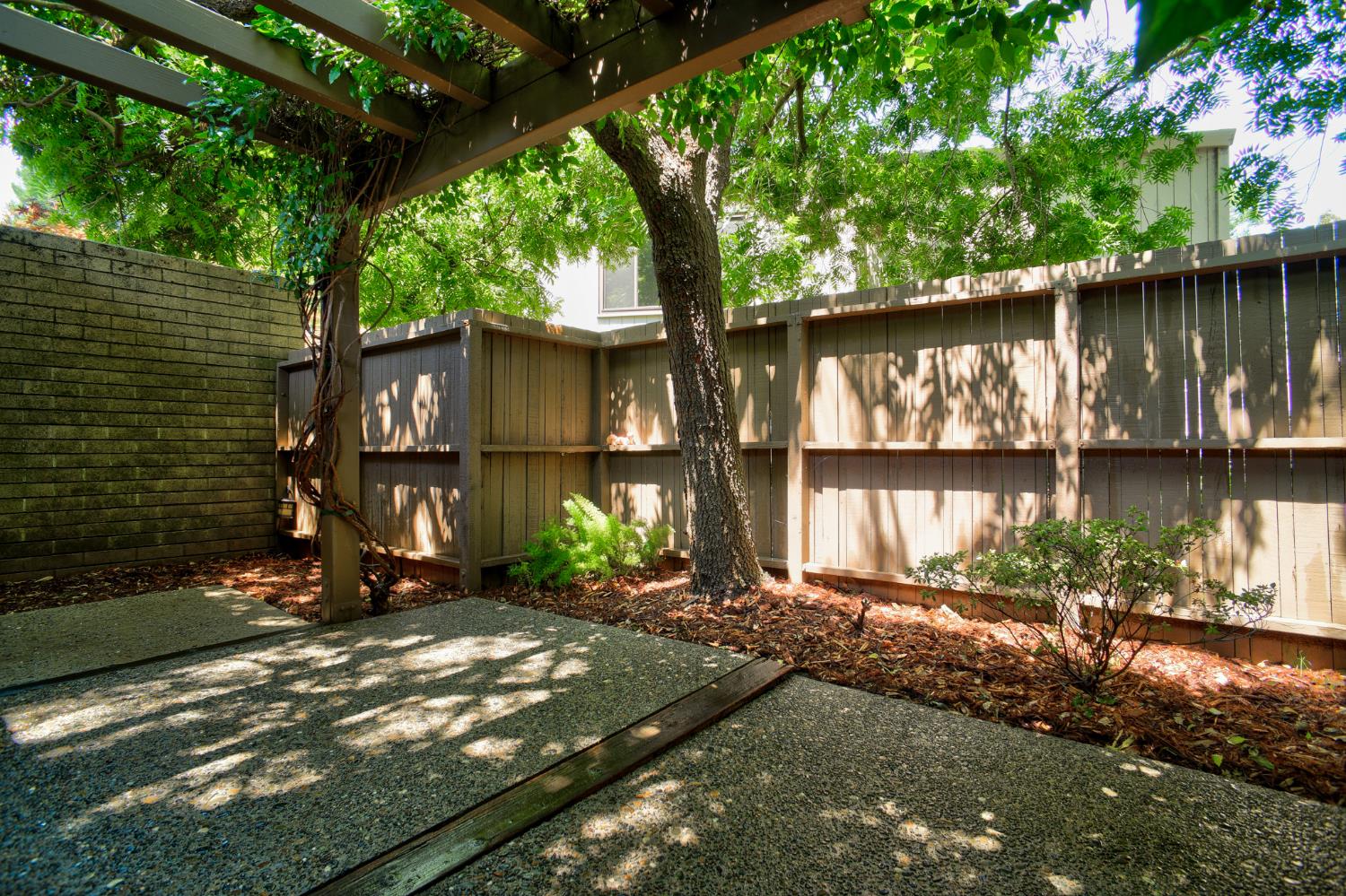 Detail Gallery Image 14 of 40 For 401 Dunbarton Cir, Sacramento,  CA 95825 - 3 Beds | 2 Baths