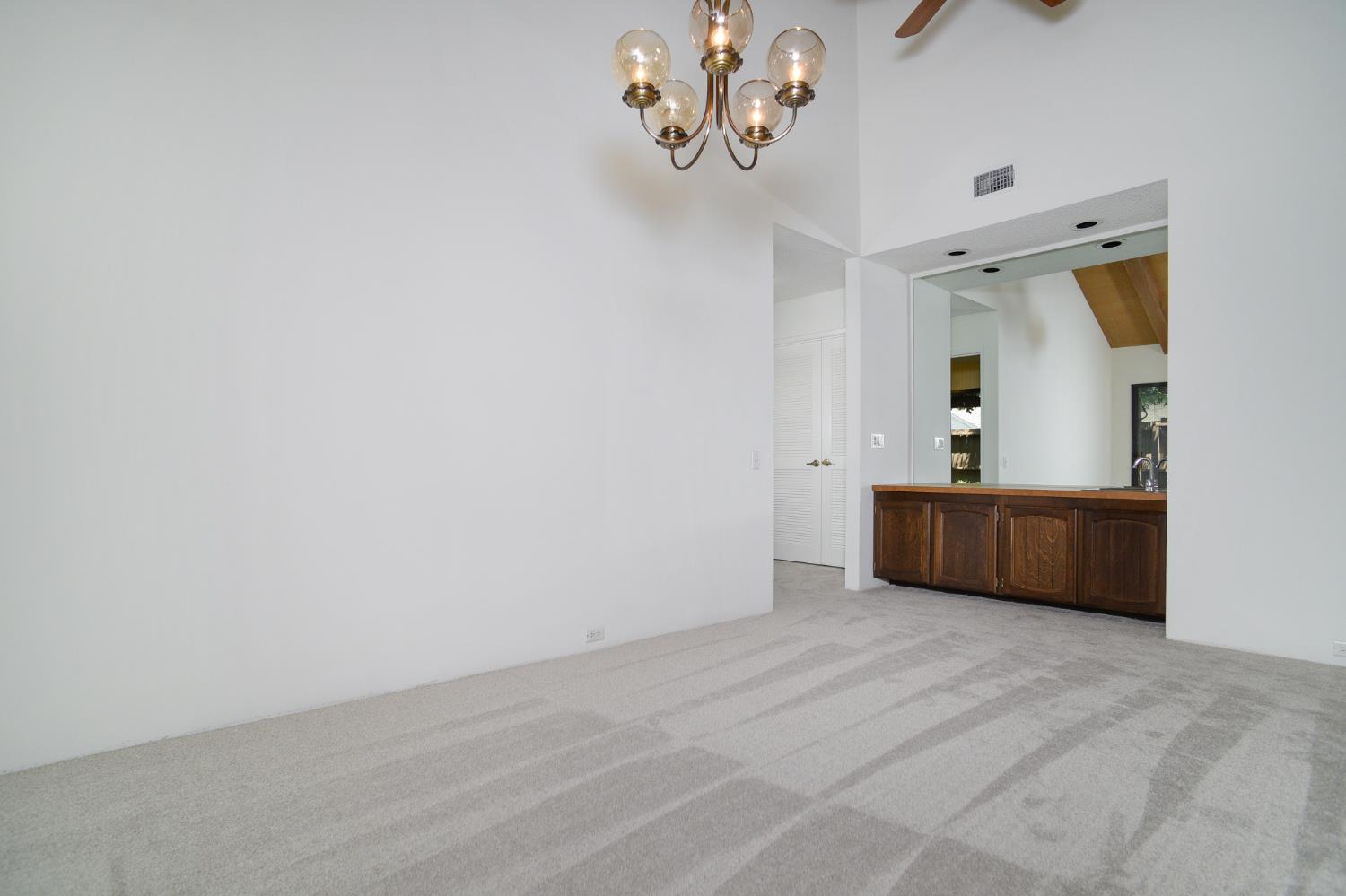 Detail Gallery Image 8 of 40 For 401 Dunbarton Cir, Sacramento,  CA 95825 - 3 Beds | 2 Baths
