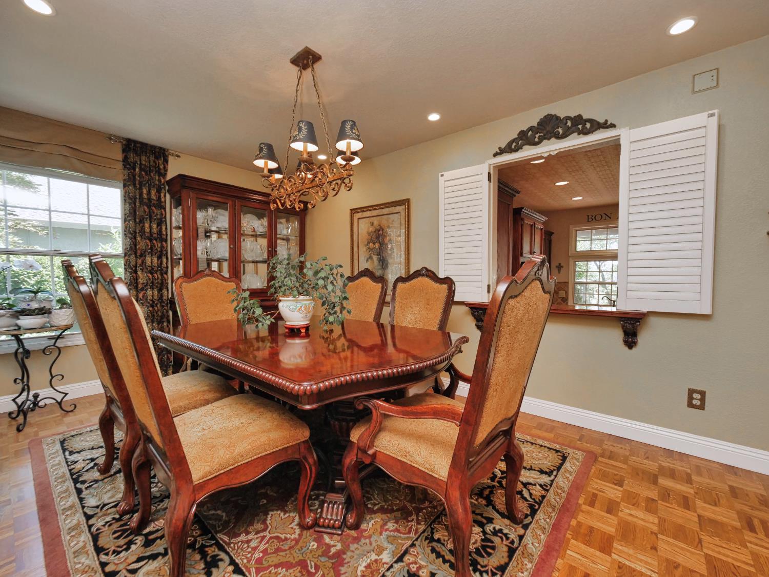Detail Gallery Image 5 of 37 For 9736 Snowberry Way, Orangevale,  CA 95662 - 4 Beds | 2/1 Baths