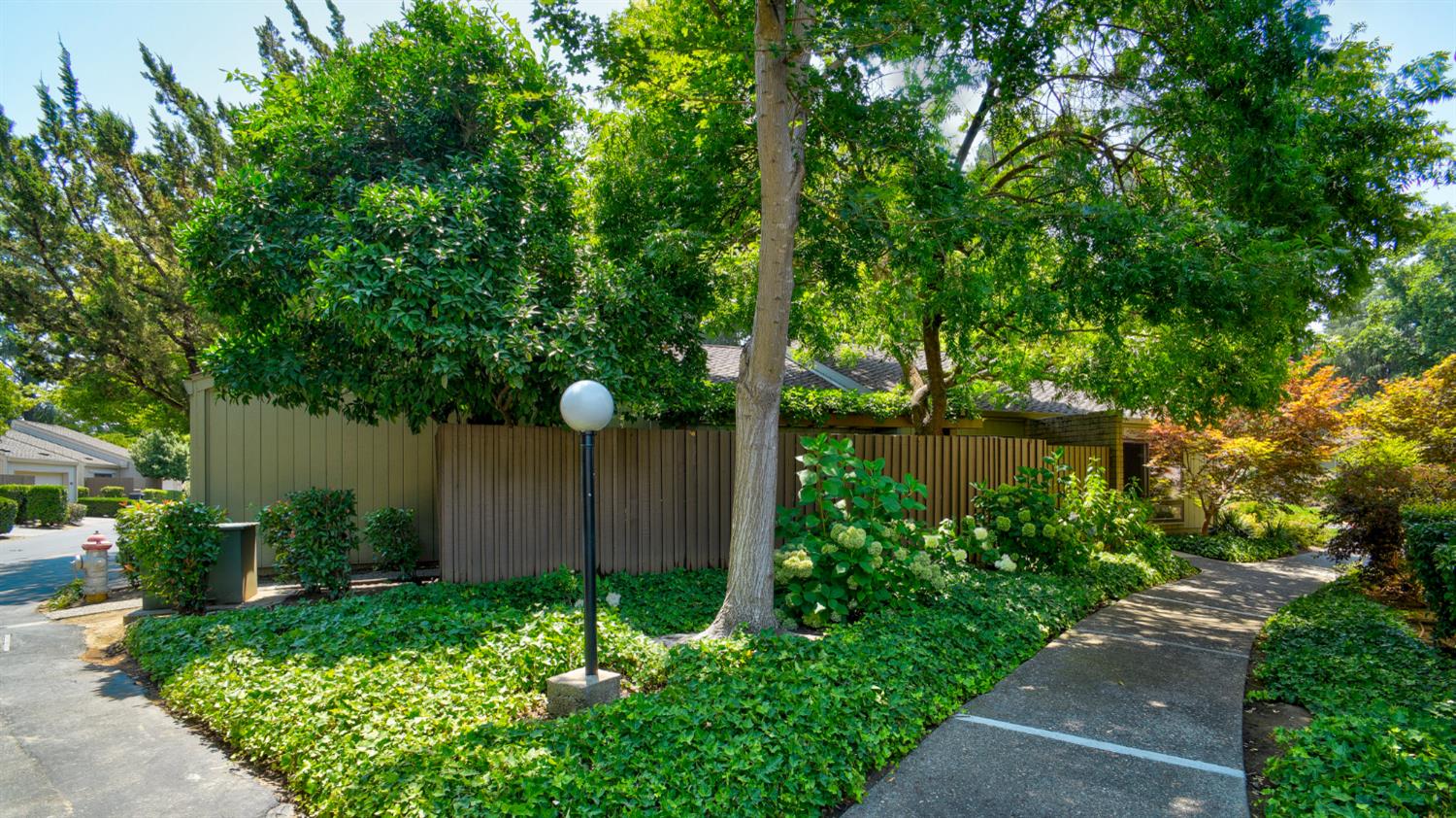 Detail Gallery Image 29 of 40 For 401 Dunbarton Cir, Sacramento,  CA 95825 - 3 Beds | 2 Baths