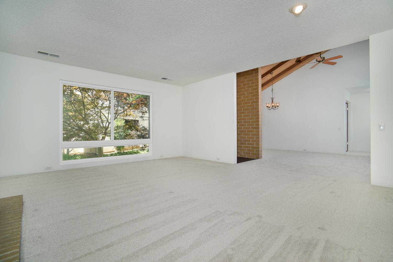 Detail Gallery Image 5 of 40 For 401 Dunbarton Cir, Sacramento,  CA 95825 - 3 Beds | 2 Baths