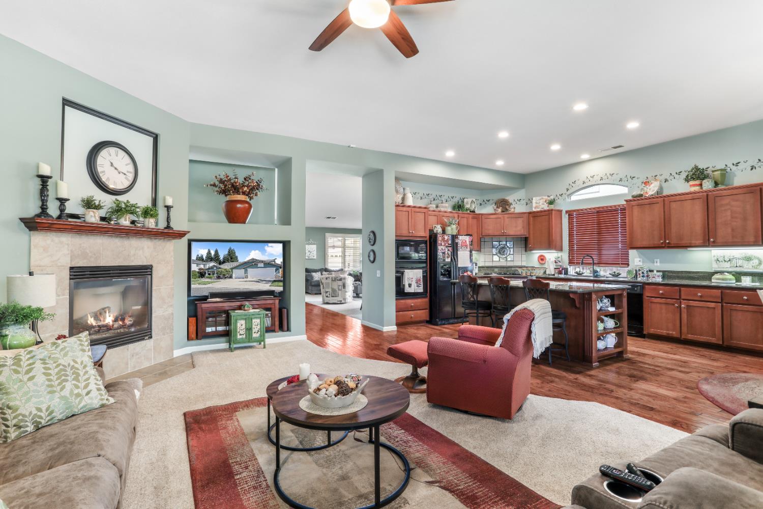 Detail Gallery Image 17 of 38 For 2545 Rose Hill Ln, Riverbank,  CA 95367 - 4 Beds | 2/1 Baths