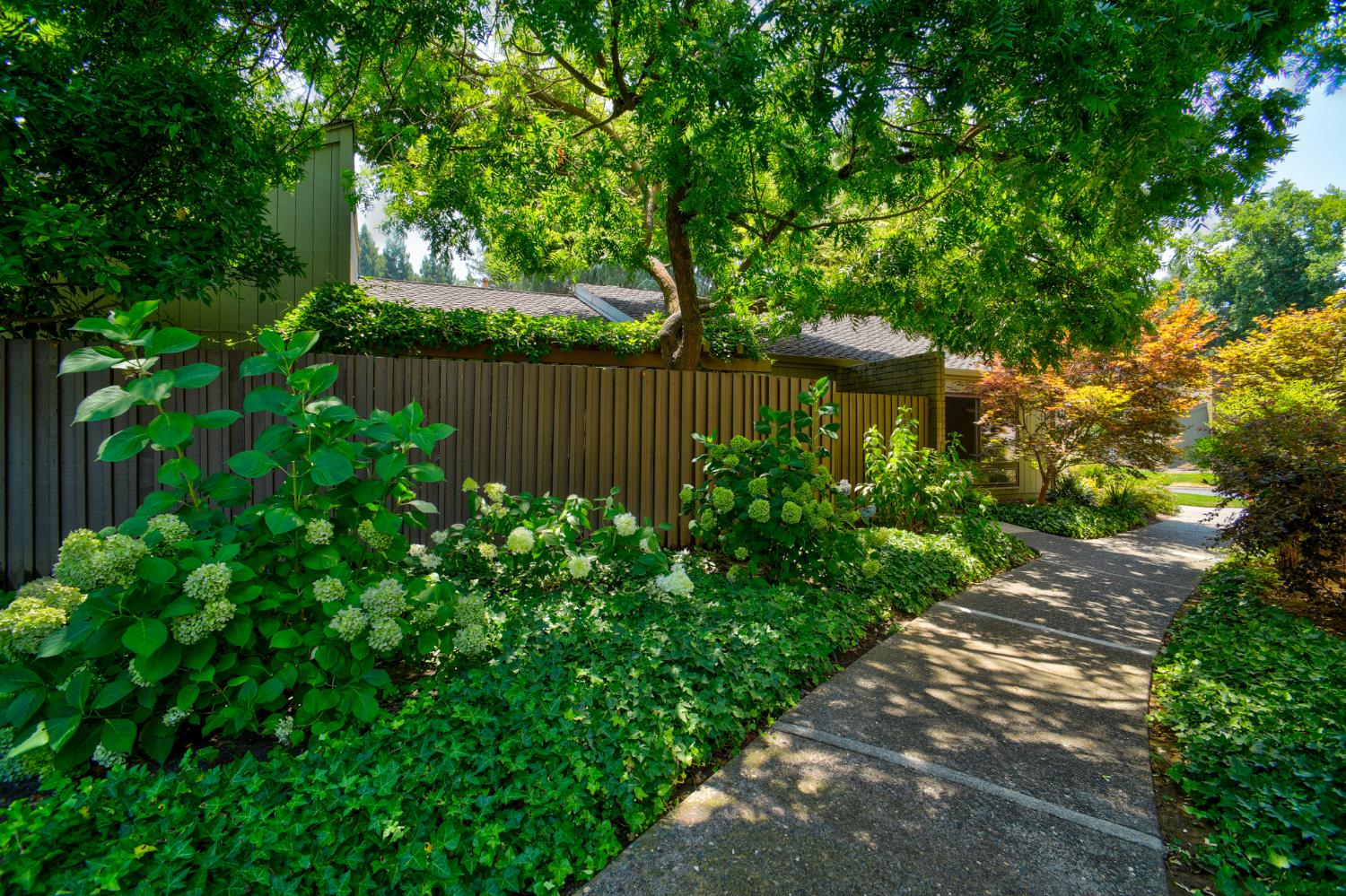 Detail Gallery Image 30 of 40 For 401 Dunbarton Cir, Sacramento,  CA 95825 - 3 Beds | 2 Baths