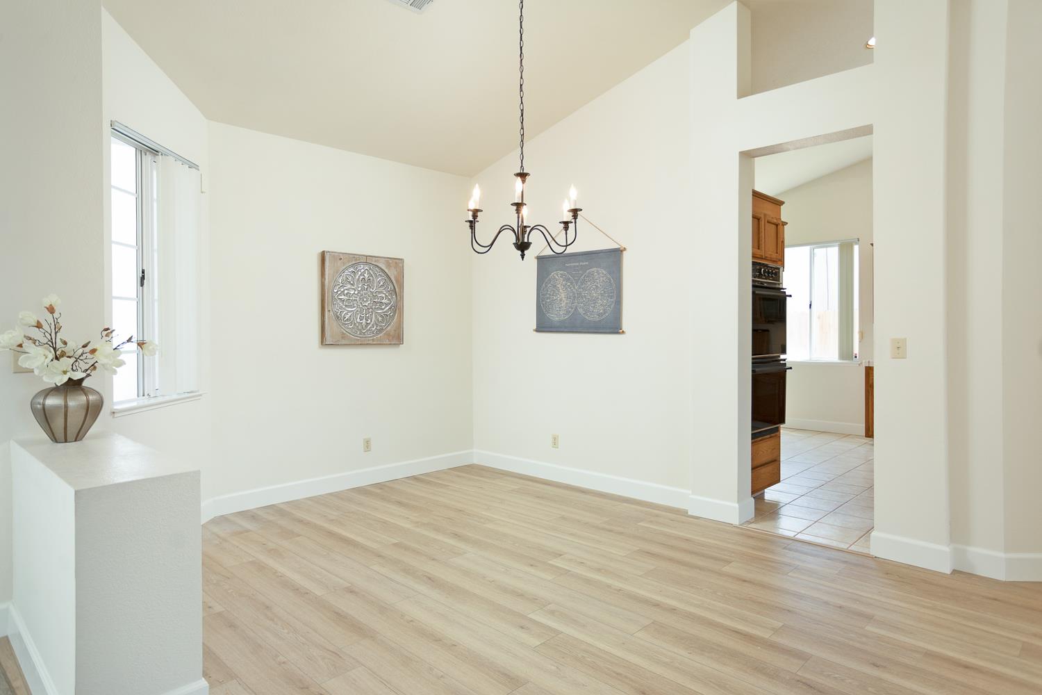 Detail Gallery Image 7 of 35 For 1738 Meadowlark Way, Yuba City,  CA 95993 - 4 Beds | 2 Baths