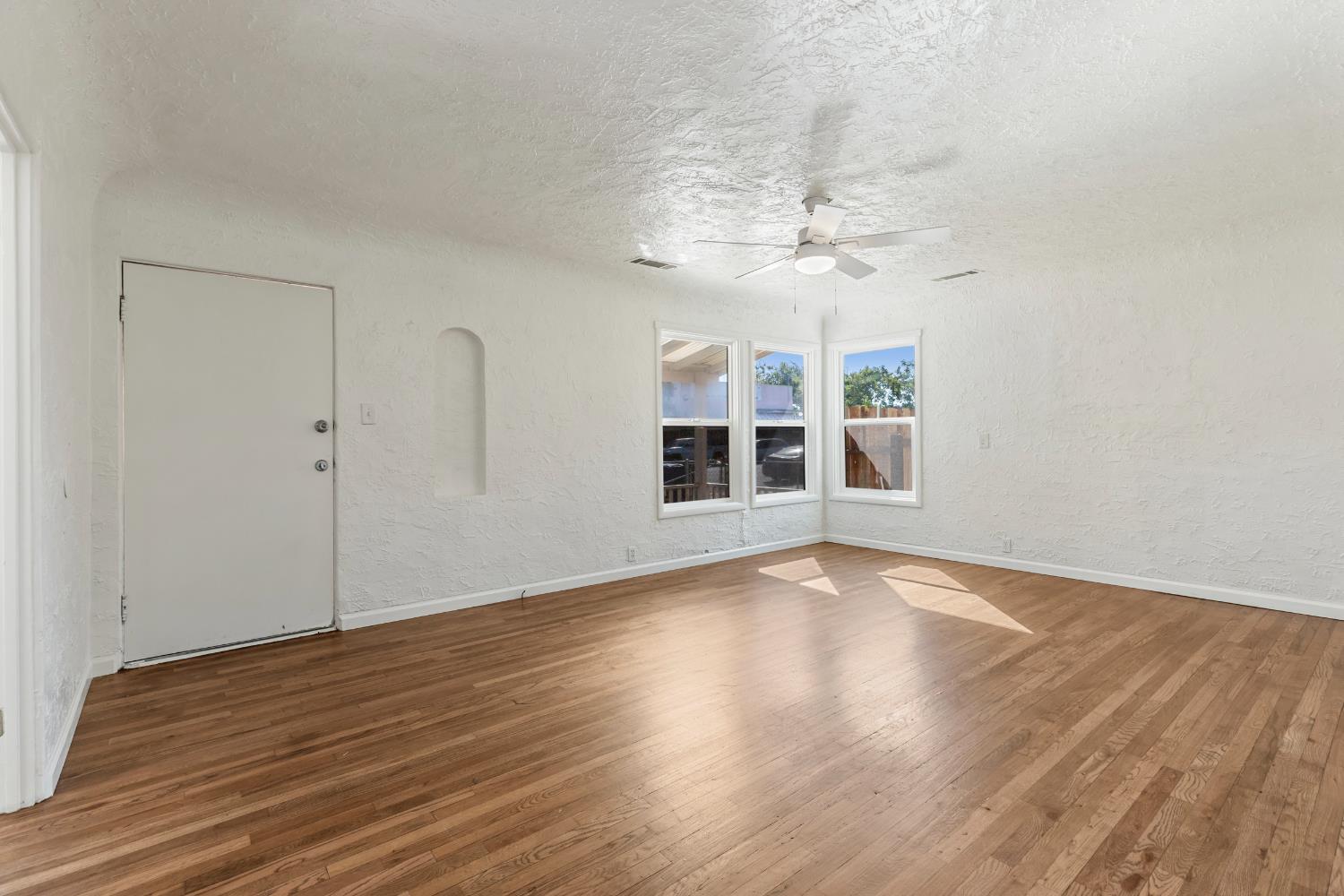 Detail Gallery Image 8 of 27 For 909 3rd St, Modesto,  CA 95351 - 2 Beds | 1 Baths