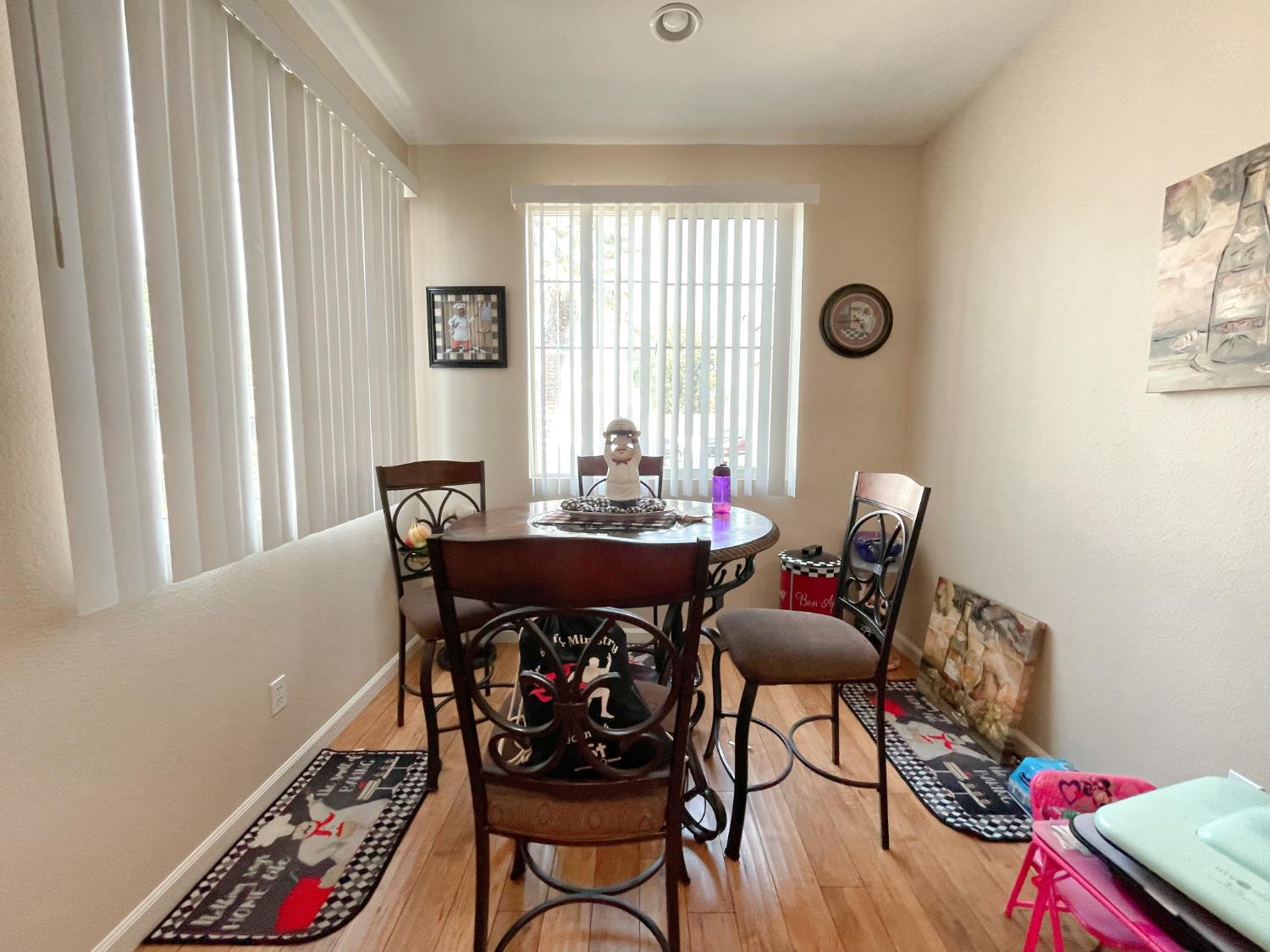 Detail Gallery Image 8 of 13 For 204 Martin Eden Ct, Pittsburg,  CA 94565 - 4 Beds | 2 Baths
