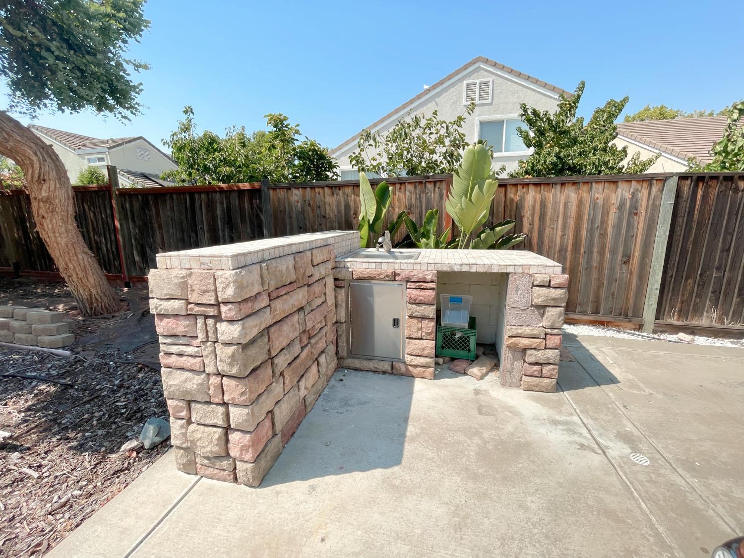 Detail Gallery Image 11 of 13 For 204 Martin Eden Ct, Pittsburg,  CA 94565 - 4 Beds | 2 Baths