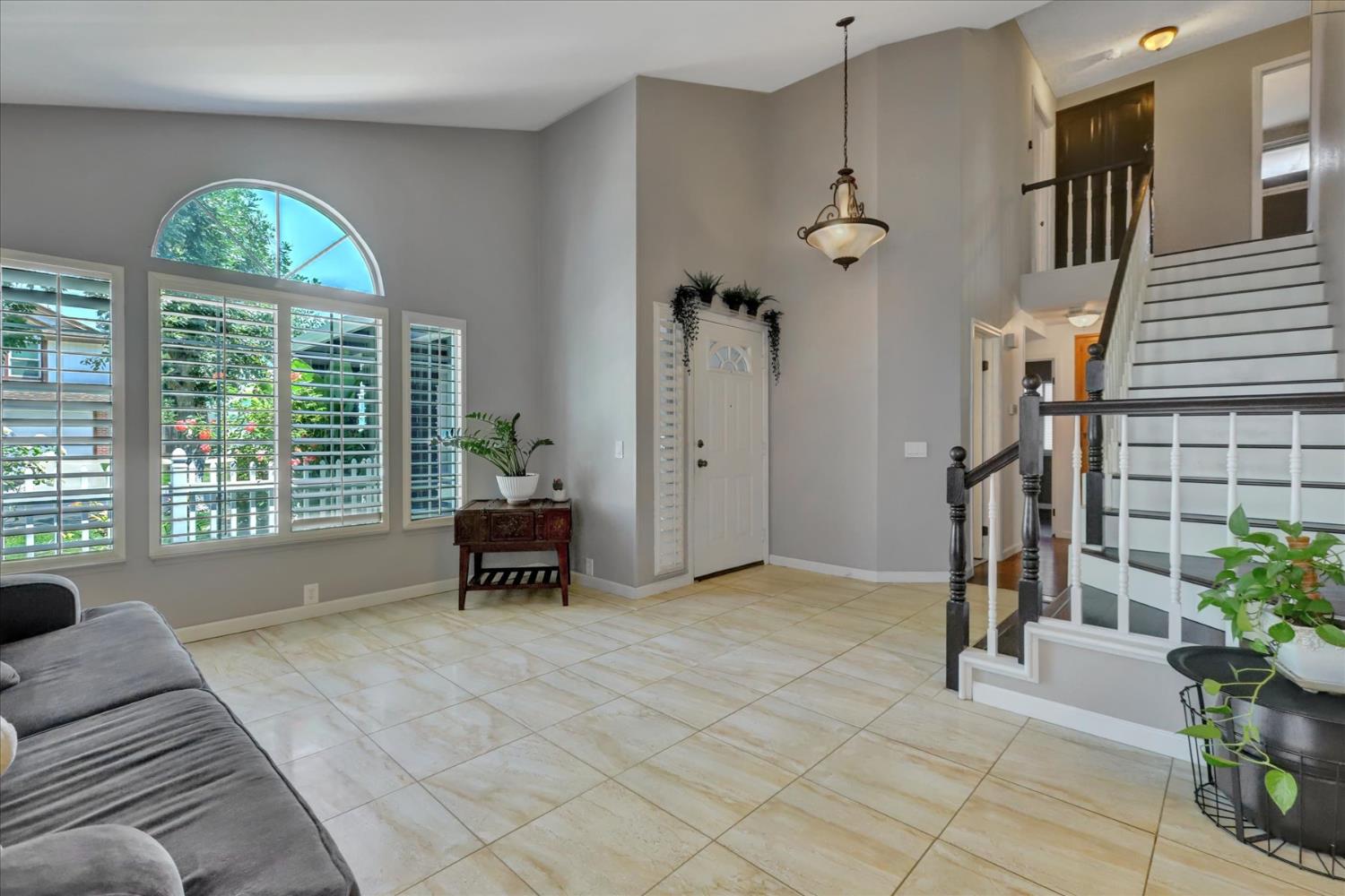 Detail Gallery Image 7 of 85 For 5809 Laguna Quail Way, Elk Grove,  CA 95758 - 4 Beds | 3 Baths