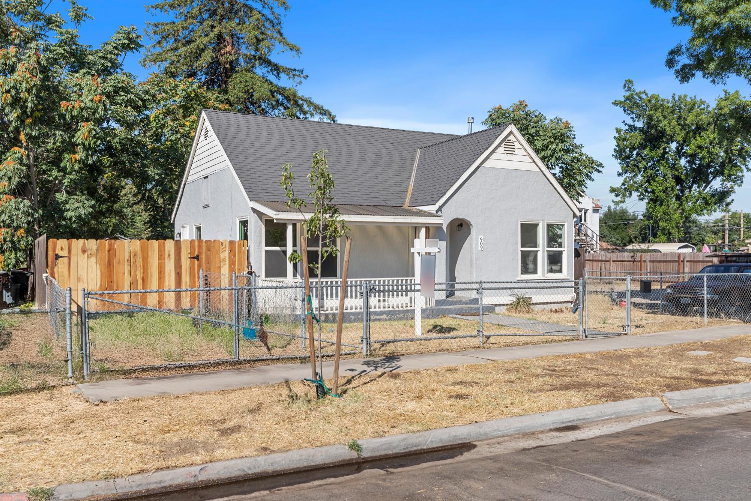 Detail Gallery Image 5 of 27 For 909 3rd St, Modesto,  CA 95351 - 2 Beds | 1 Baths