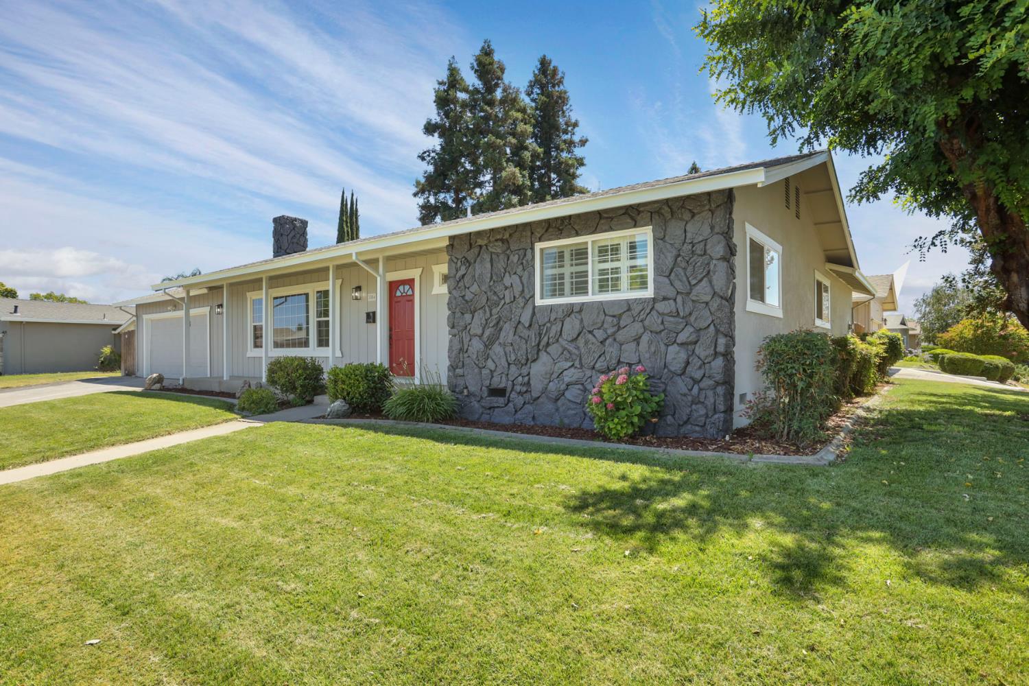 Detail Gallery Image 2 of 51 For 1056 Maria Dr, Oakdale,  CA 95361 - 3 Beds | 2 Baths