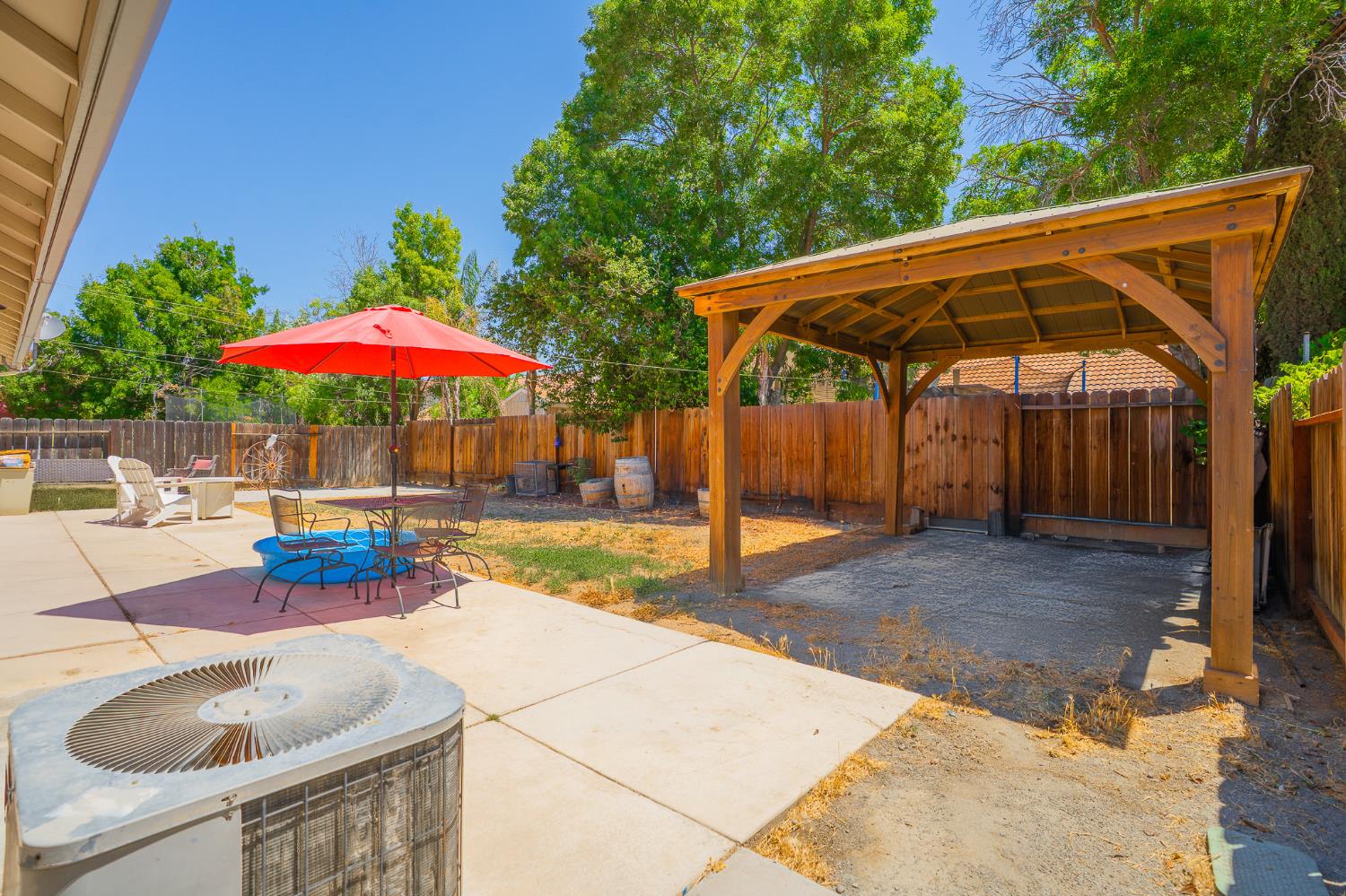 Detail Gallery Image 12 of 16 For 2062 Hastings Dr, Los Banos,  CA 93635 - 3 Beds | 2 Baths