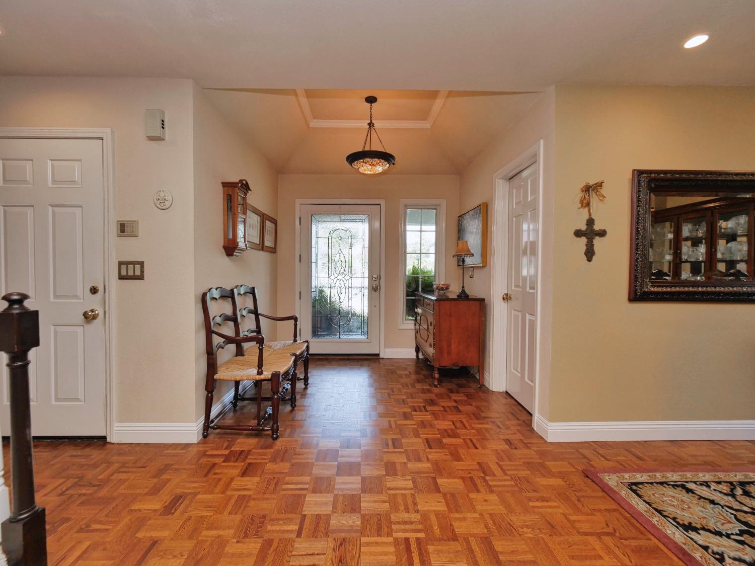 Detail Gallery Image 4 of 37 For 9736 Snowberry Way, Orangevale,  CA 95662 - 4 Beds | 2/1 Baths