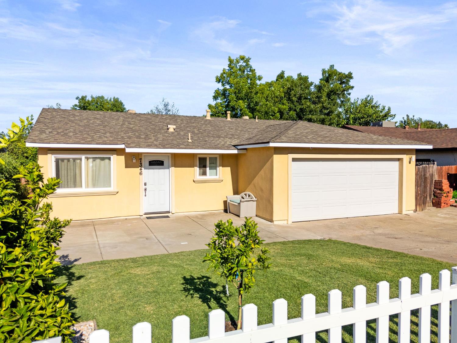 Detail Gallery Image 1 of 43 For 7346 Holbrook Way, North Highlands,  CA 95660 - 3 Beds | 1 Baths