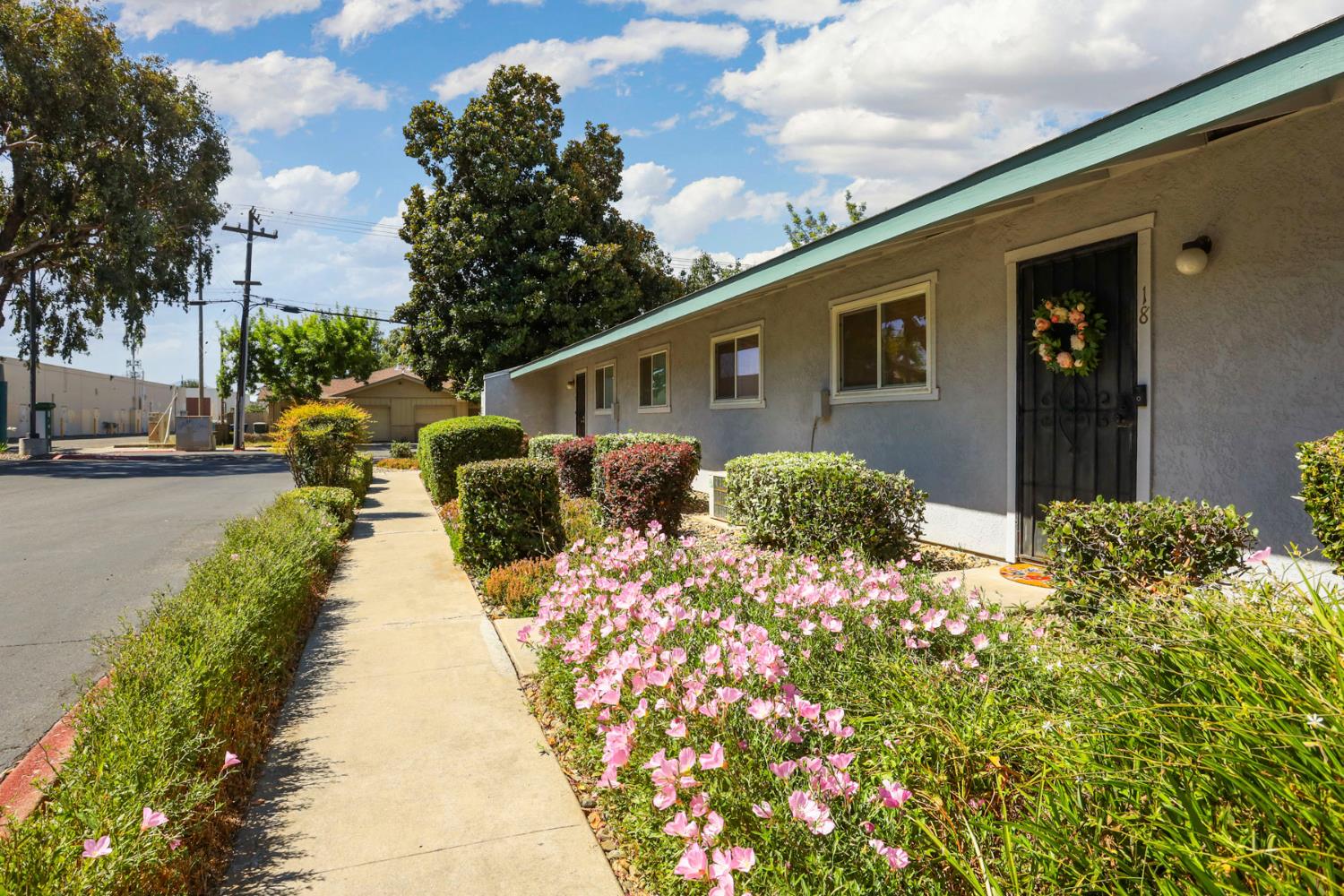 Detail Gallery Image 4 of 31 For 201 Woodrow Ave #20,  Modesto,  CA 95350 - 2 Beds | 1 Baths