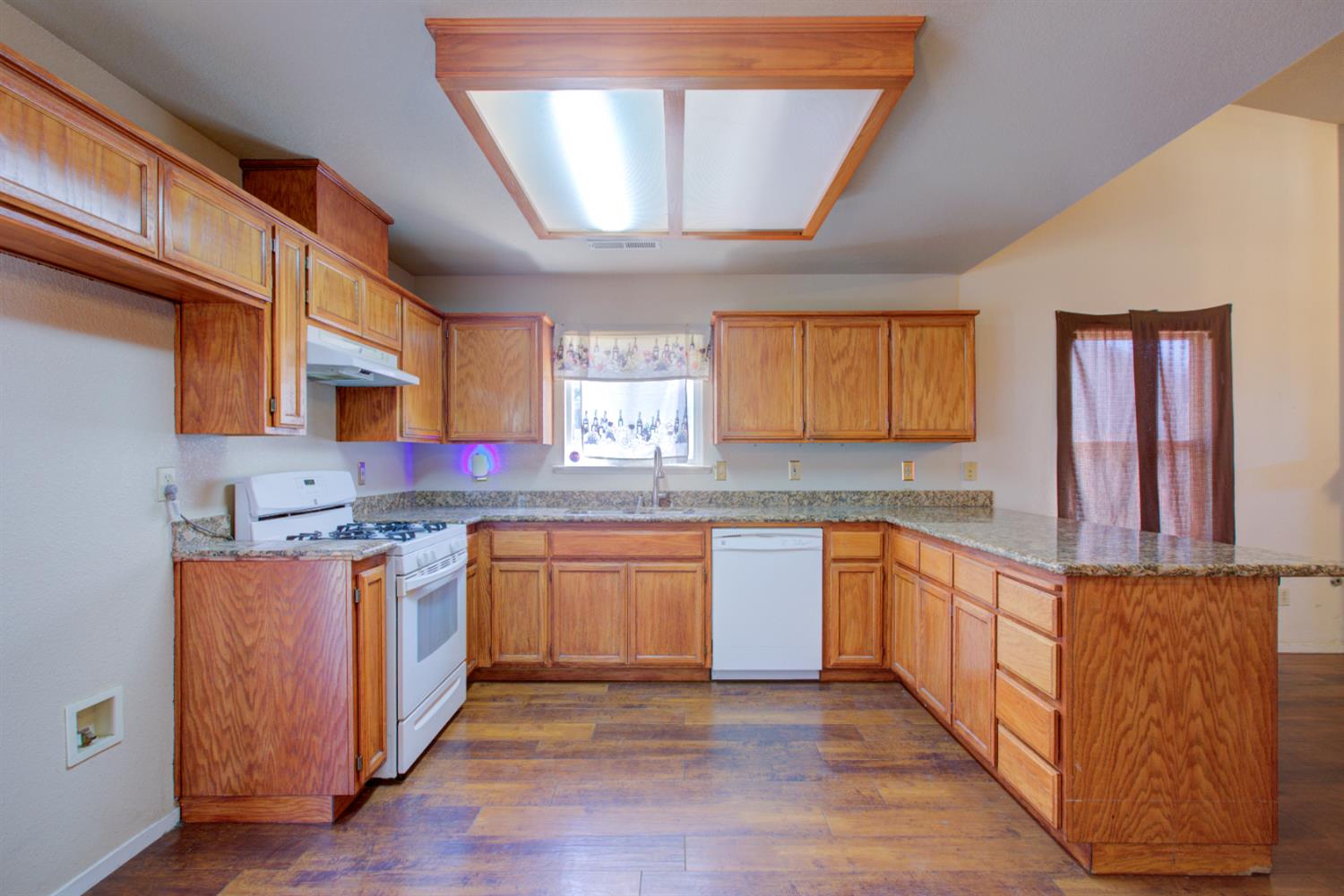 Detail Gallery Image 2 of 43 For 140 Watertown Dr, Merced,  CA 95341 - 3 Beds | 2 Baths