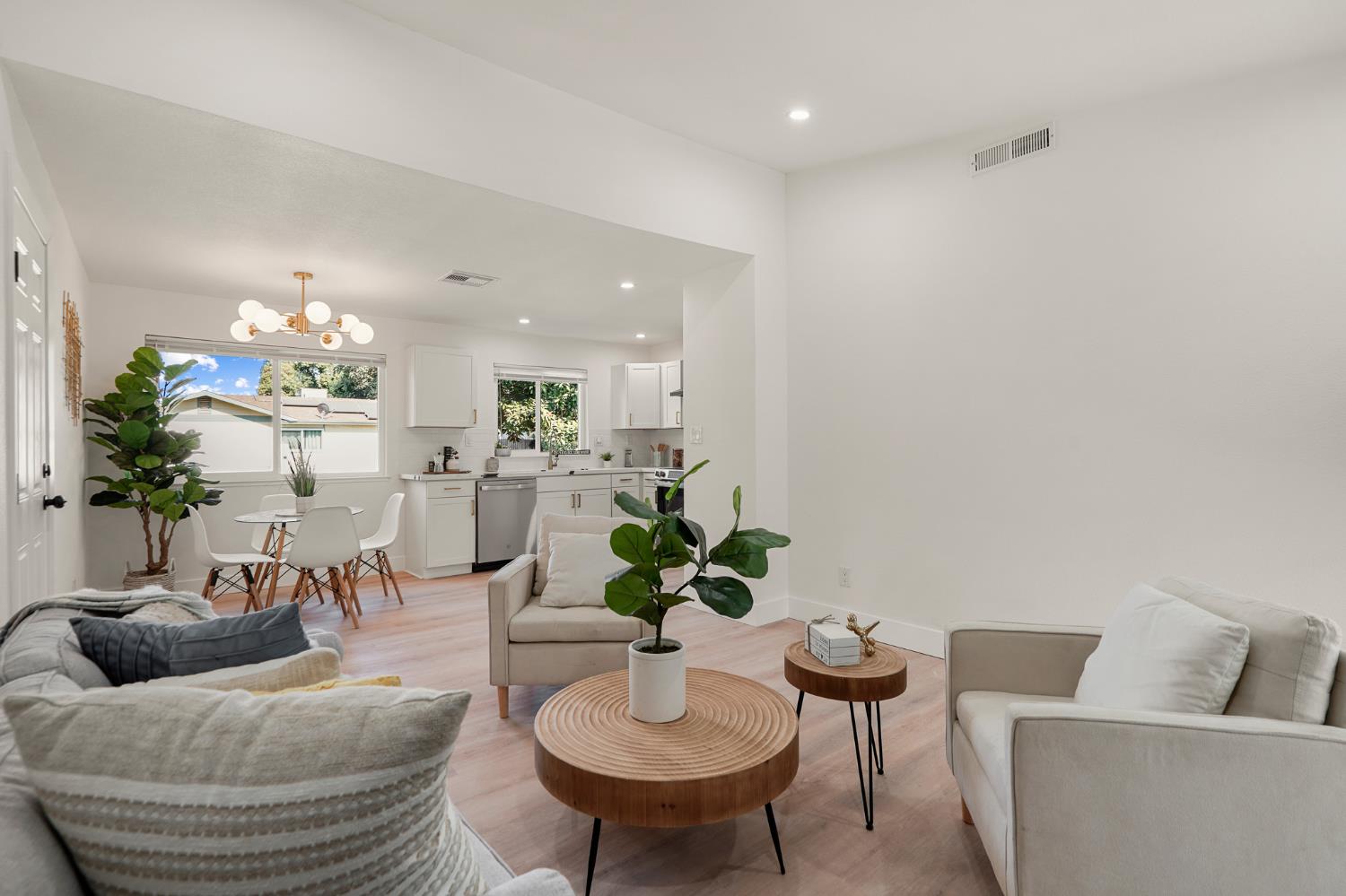 Detail Gallery Image 14 of 48 For 9311 Sundance Ln, Stockton,  CA 95210 - 4 Beds | 2 Baths