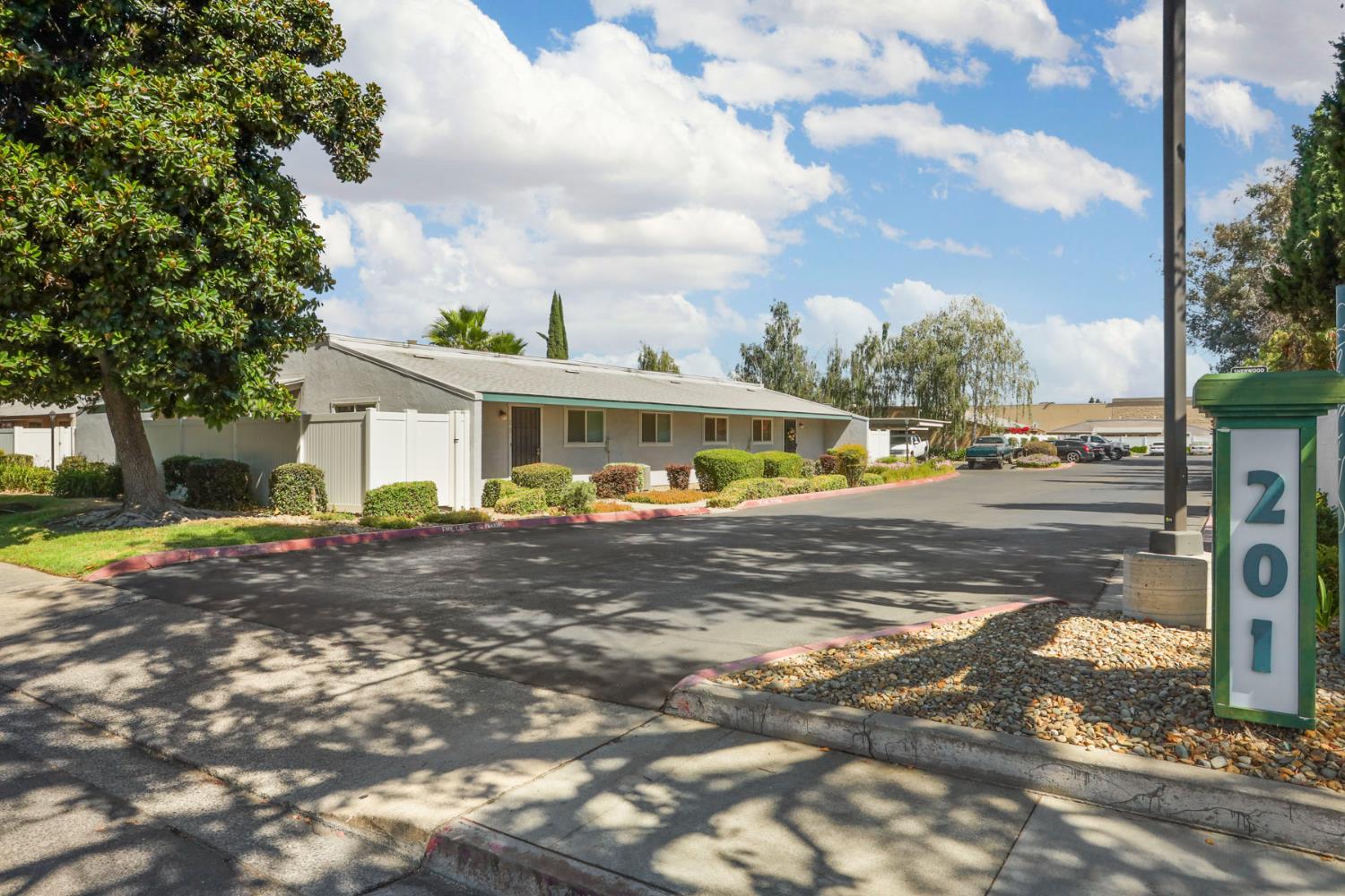 Detail Gallery Image 1 of 31 For 201 Woodrow Ave #20,  Modesto,  CA 95350 - 2 Beds | 1 Baths