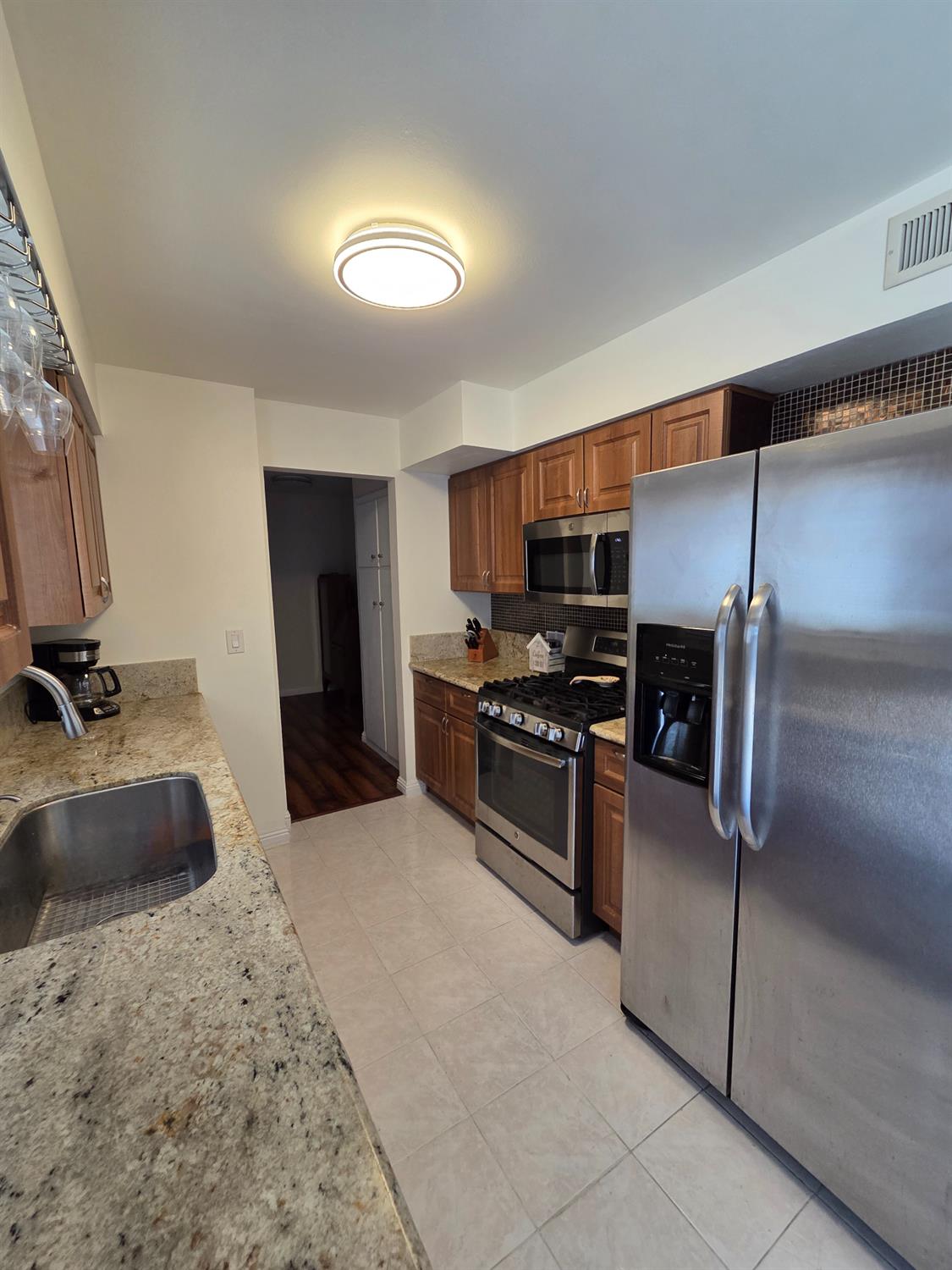 Detail Gallery Image 13 of 34 For 5710 Parkoaks Dr, Carmichael,  CA 95608 - 3 Beds | 1/1 Baths