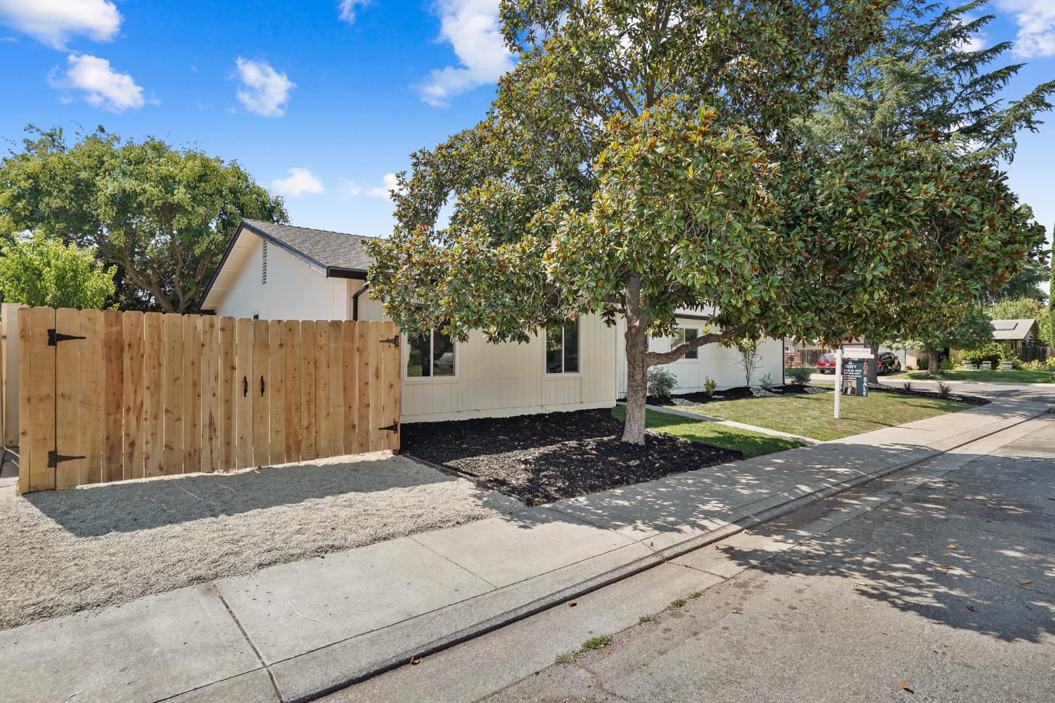 Detail Gallery Image 6 of 48 For 9311 Sundance Ln, Stockton,  CA 95210 - 4 Beds | 2 Baths