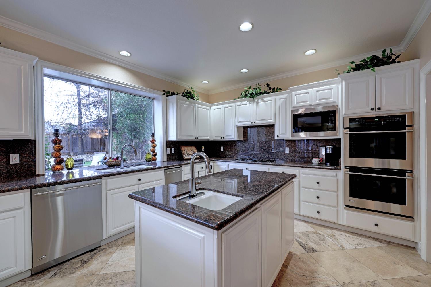 Detail Gallery Image 14 of 57 For 9065 Approach Ct, Fair Oaks,  CA 95628 - 4 Beds | 3 Baths