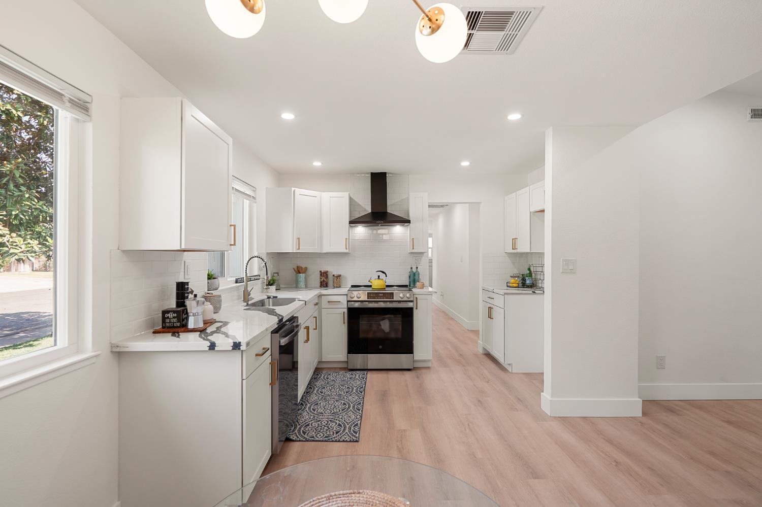 Detail Gallery Image 9 of 48 For 9311 Sundance Ln, Stockton,  CA 95210 - 4 Beds | 2 Baths