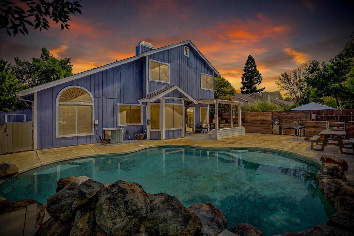 Detail Gallery Image 4 of 85 For 5809 Laguna Quail Way, Elk Grove,  CA 95758 - 4 Beds | 3 Baths