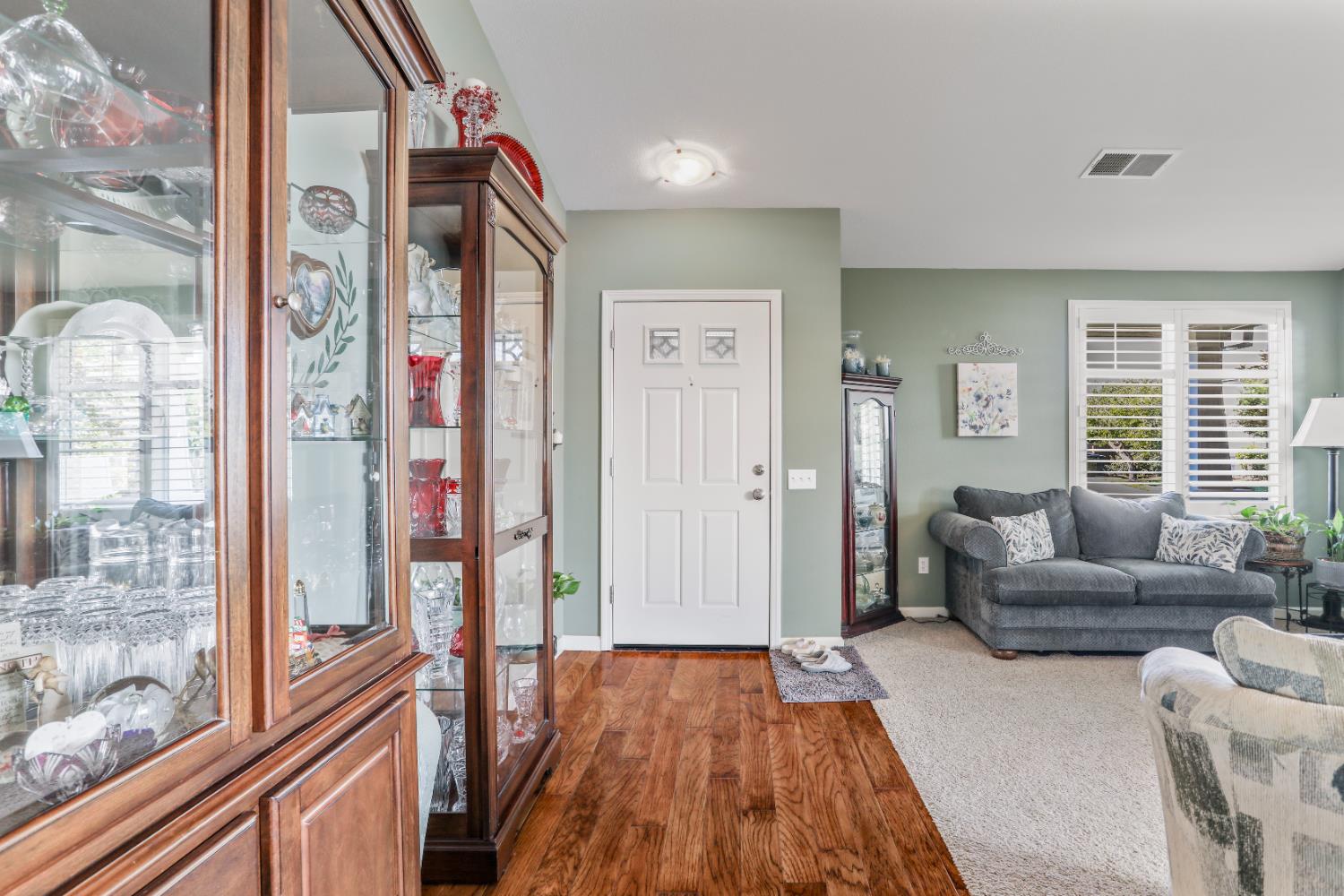 Detail Gallery Image 6 of 38 For 2545 Rose Hill Ln, Riverbank,  CA 95367 - 4 Beds | 2/1 Baths