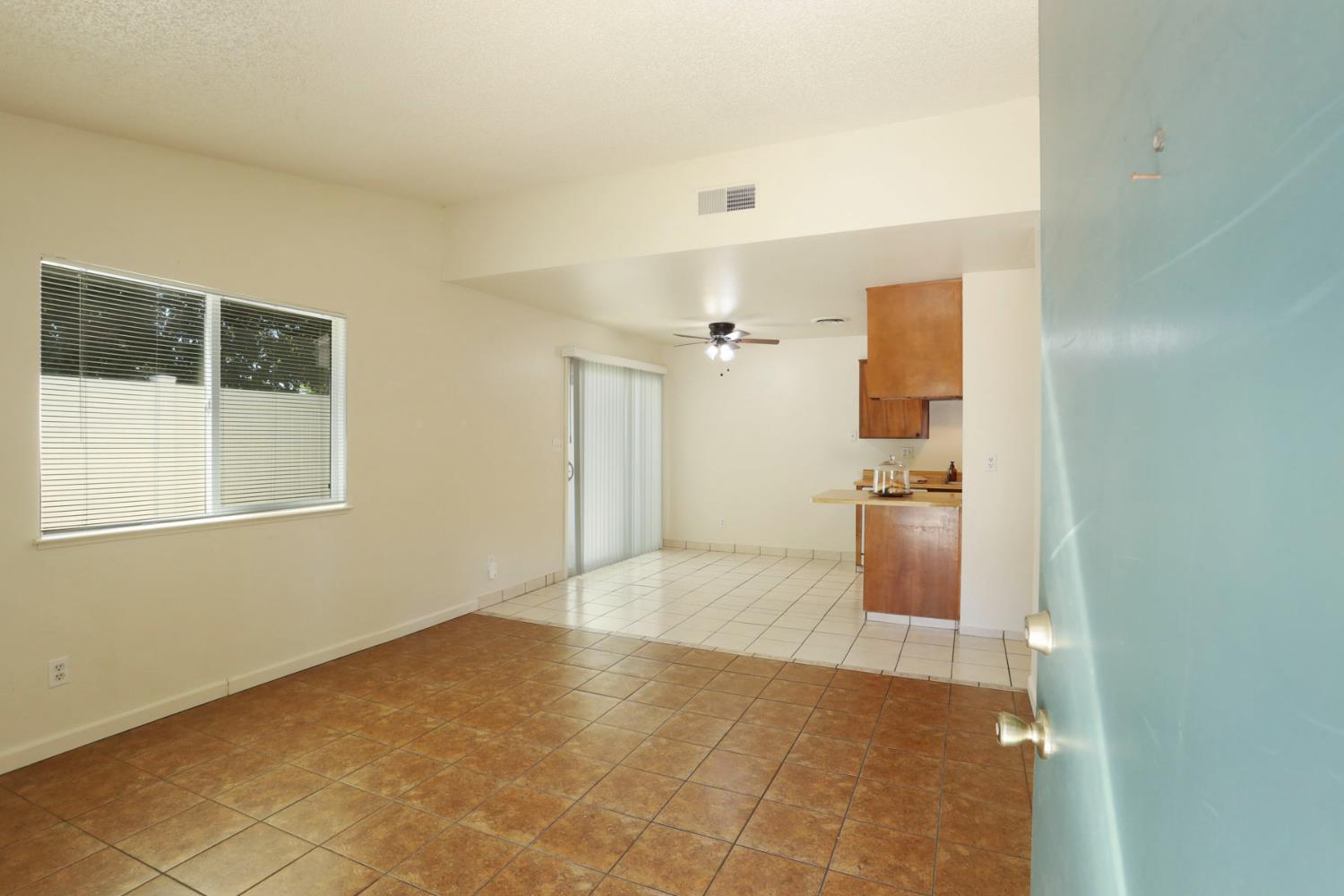 Detail Gallery Image 5 of 31 For 201 Woodrow Ave #20,  Modesto,  CA 95350 - 2 Beds | 1 Baths