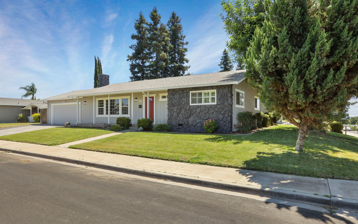Detail Gallery Image 3 of 51 For 1056 Maria Dr, Oakdale,  CA 95361 - 3 Beds | 2 Baths