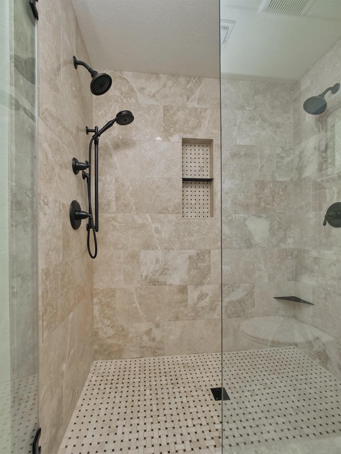 Detail Gallery Image 19 of 37 For 9736 Snowberry Way, Orangevale,  CA 95662 - 4 Beds | 2/1 Baths