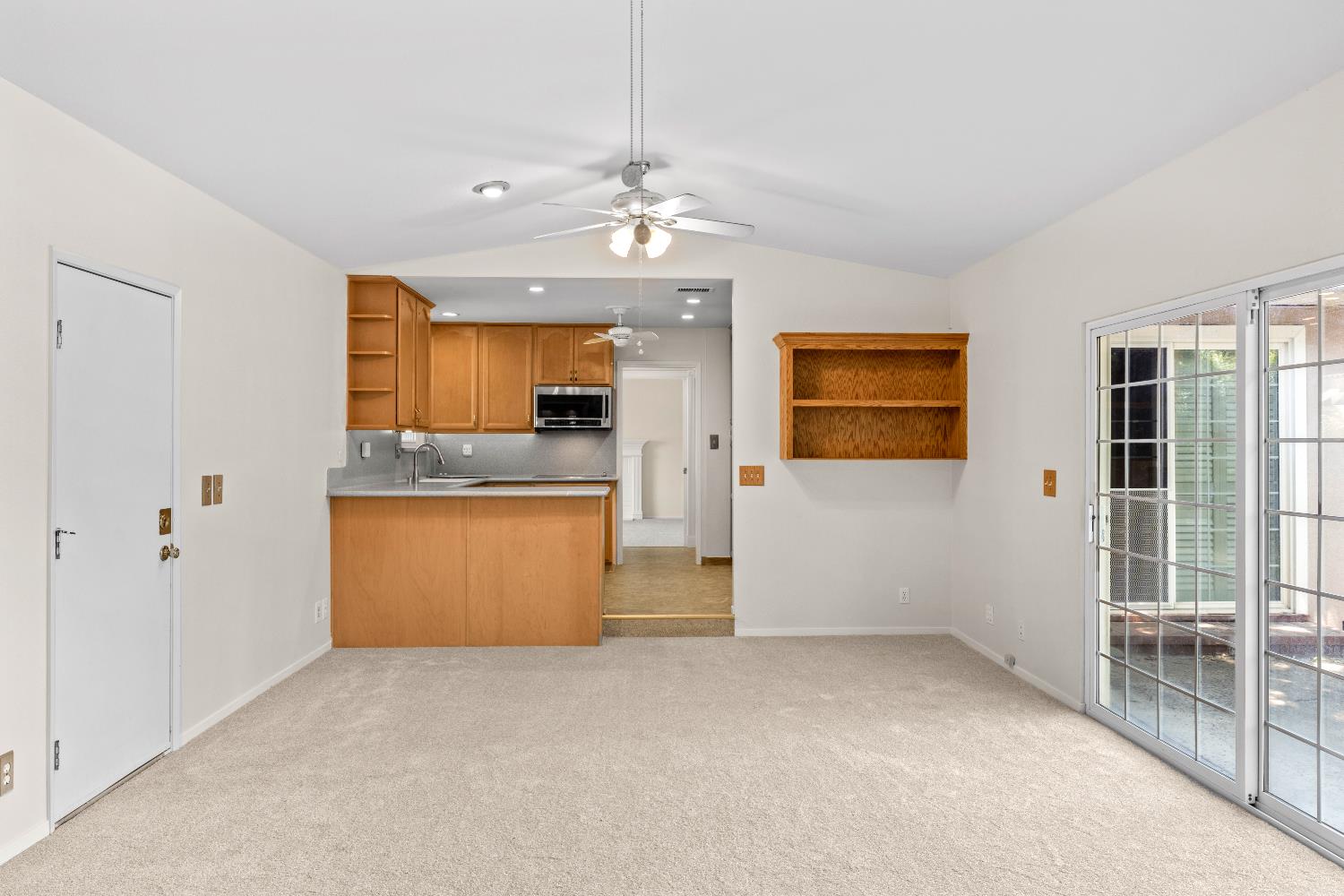 Detail Gallery Image 7 of 27 For 10137 La Gloria Way, Rancho Cordova,  CA 95670 - 3 Beds | 2 Baths
