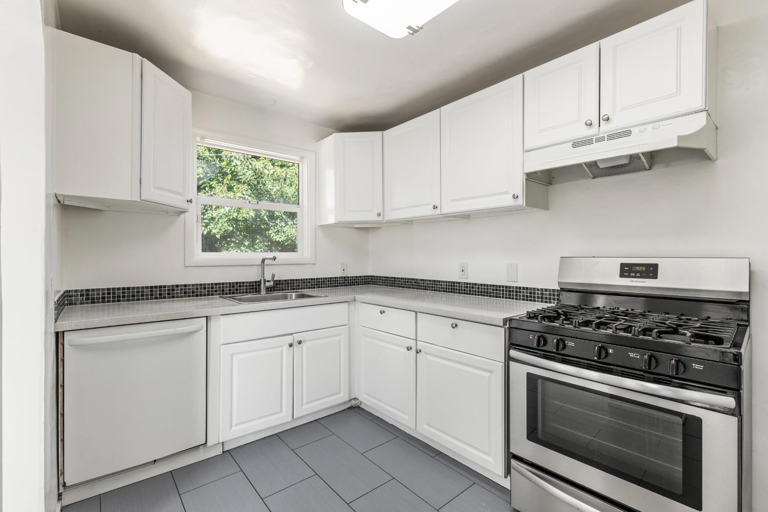 Detail Gallery Image 15 of 27 For 909 3rd St, Modesto,  CA 95351 - 2 Beds | 1 Baths