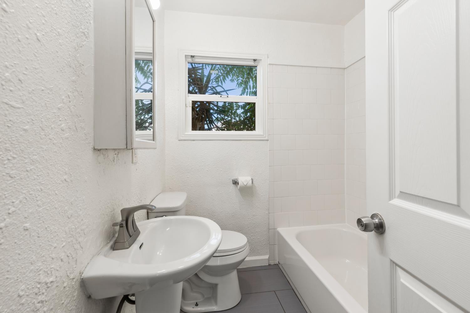 Detail Gallery Image 13 of 27 For 909 3rd St, Modesto,  CA 95351 - 2 Beds | 1 Baths