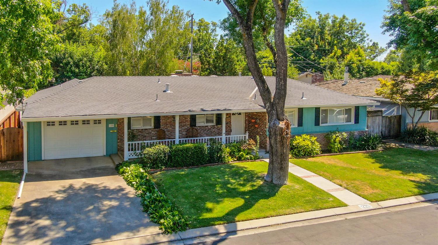 Detail Gallery Image 3 of 60 For 1220 Fordham Ave, Modesto,  CA 95350 - 4 Beds | 3 Baths