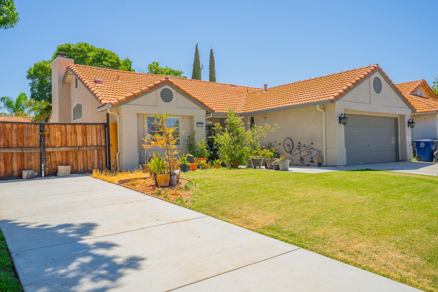 Detail Gallery Image 2 of 16 For 2062 Hastings Dr, Los Banos,  CA 93635 - 3 Beds | 2 Baths